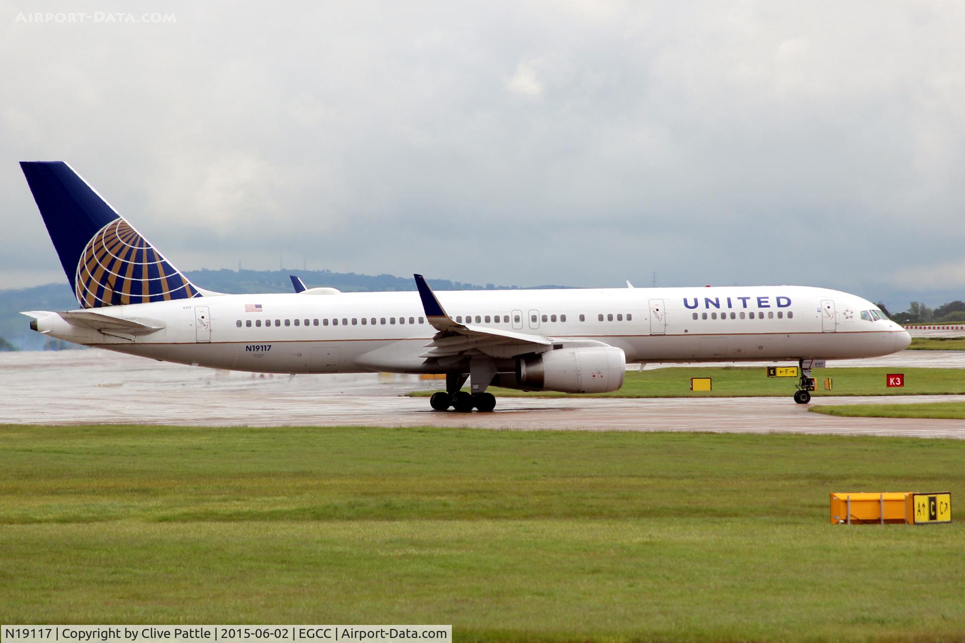N19117, 1996 Boeing 757-224 C/N 27559, Caught in action at Manchester Airport EGCC