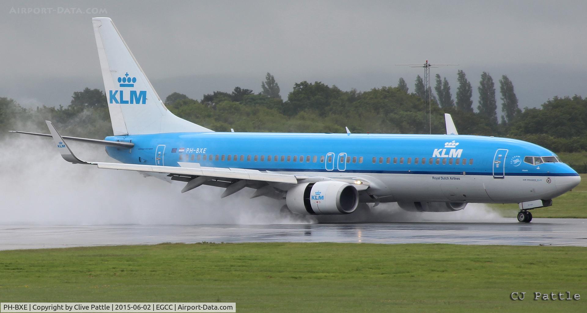 PH-BXE, 2000 Boeing 737-8K2 C/N 29595, Dramatic arrival at Manchester Airport EGCC