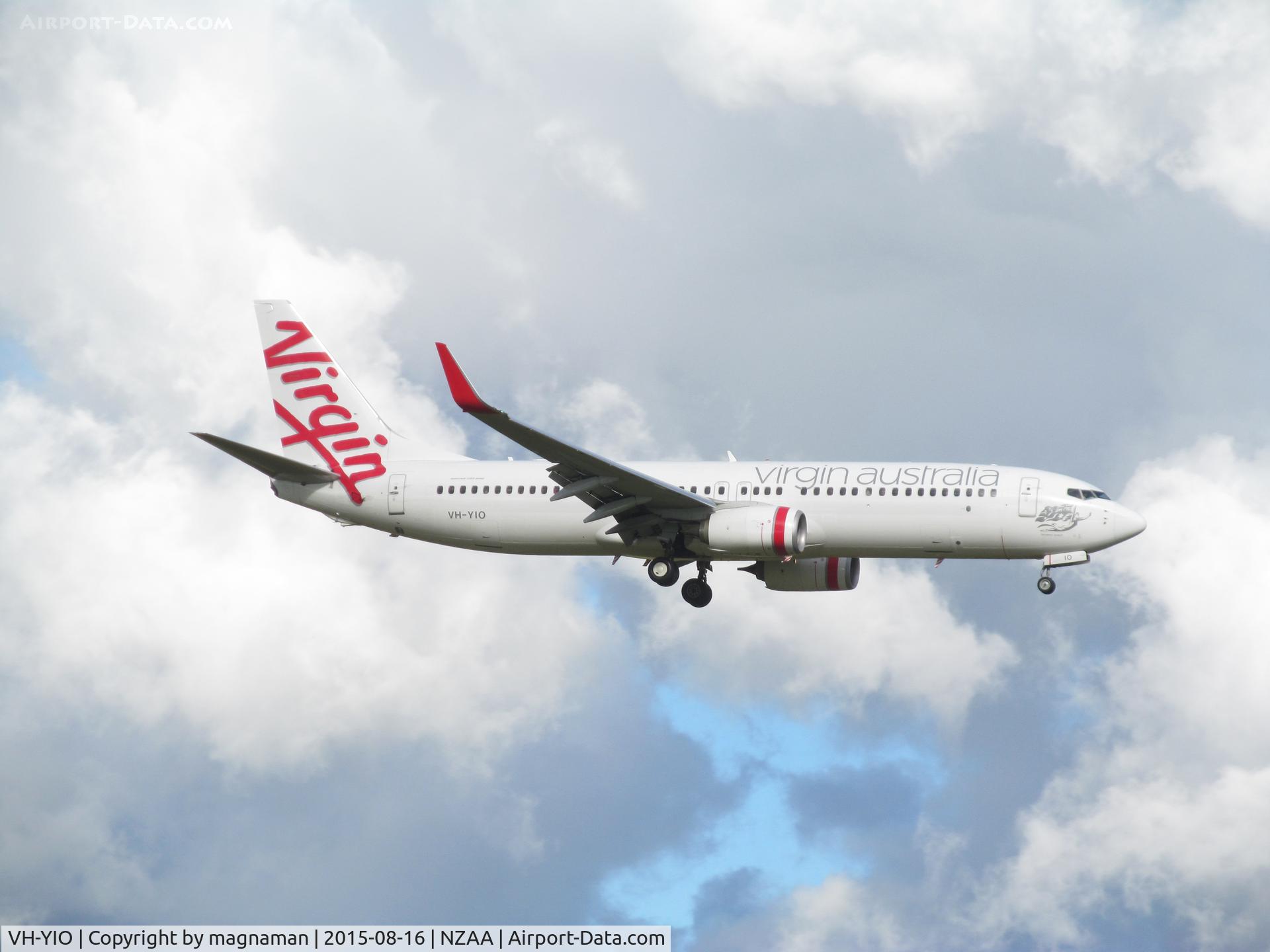 VH-YIO, 2012 Boeing 737-8FE C/N 38714, on finals AKL