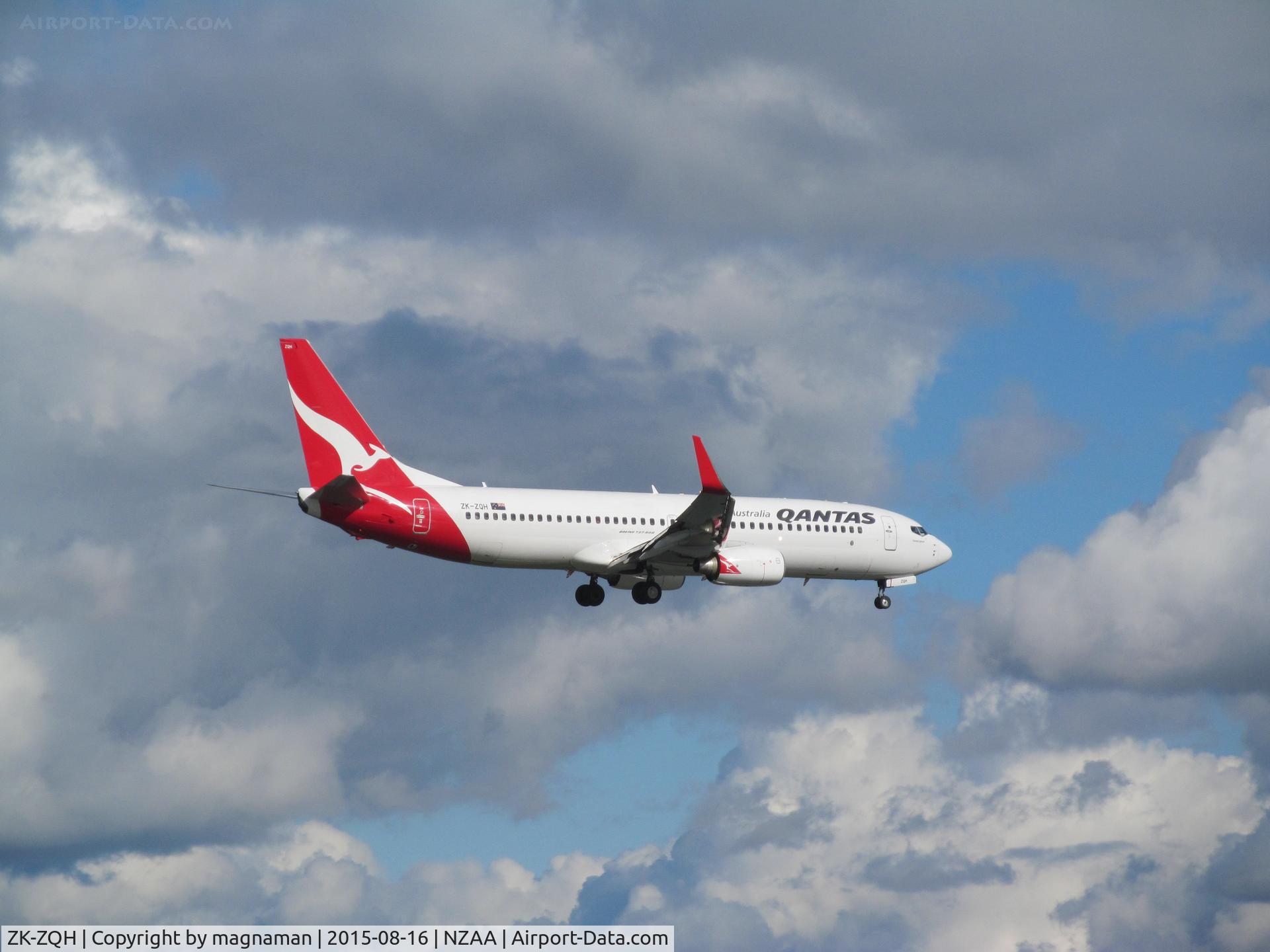 ZK-ZQH, 2011 Boeing 737-838 C/N 39357, over threshold