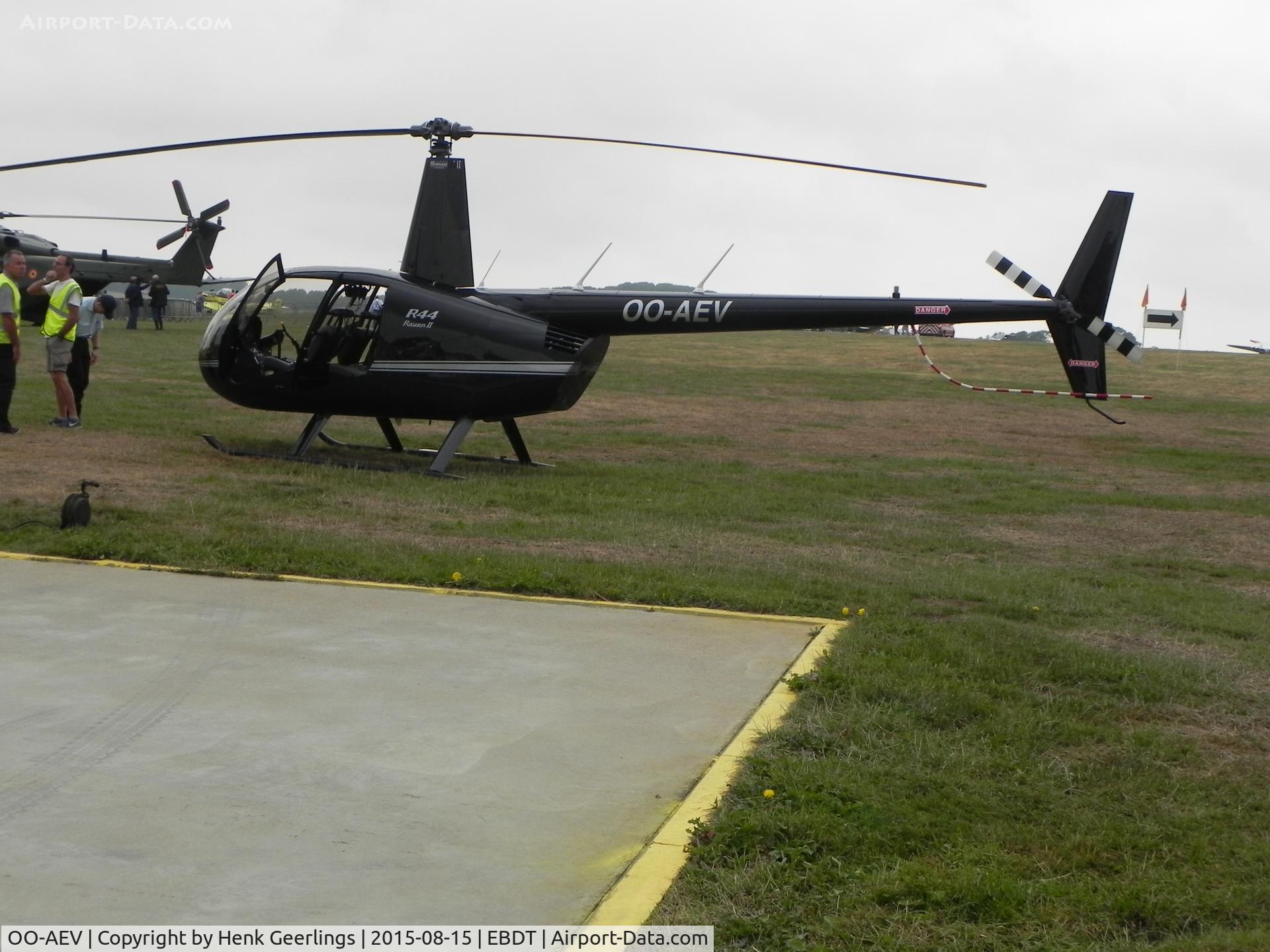 OO-AEV, 2014 Robinson R44  Raven II C/N 13712, Oldtimer Fly In , Schaffen Diest , Aug 2015
