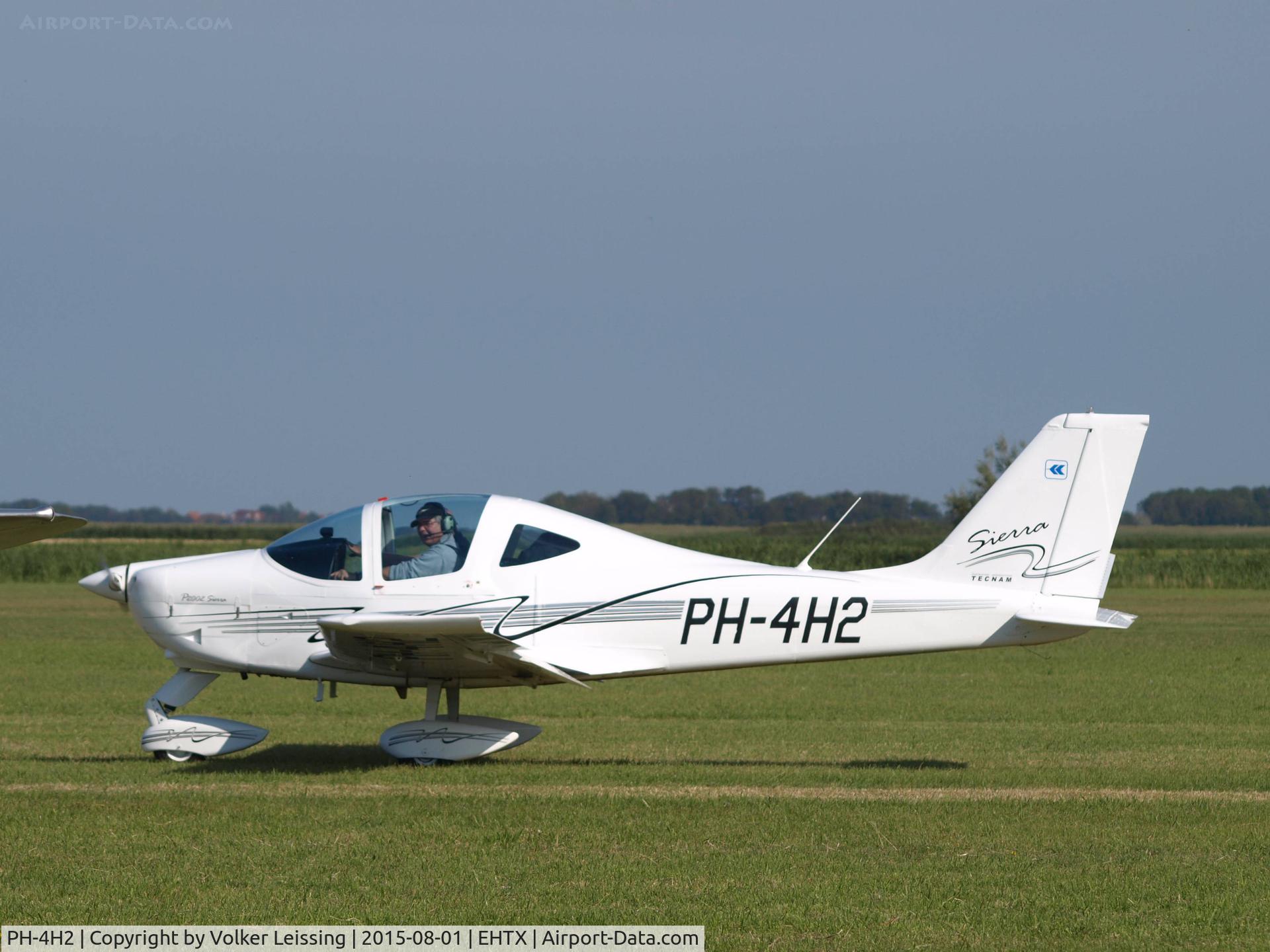 PH-4H2, 2010 Tecnam P-2002JF Sierra C/N 457, taxi to rwy after airshow