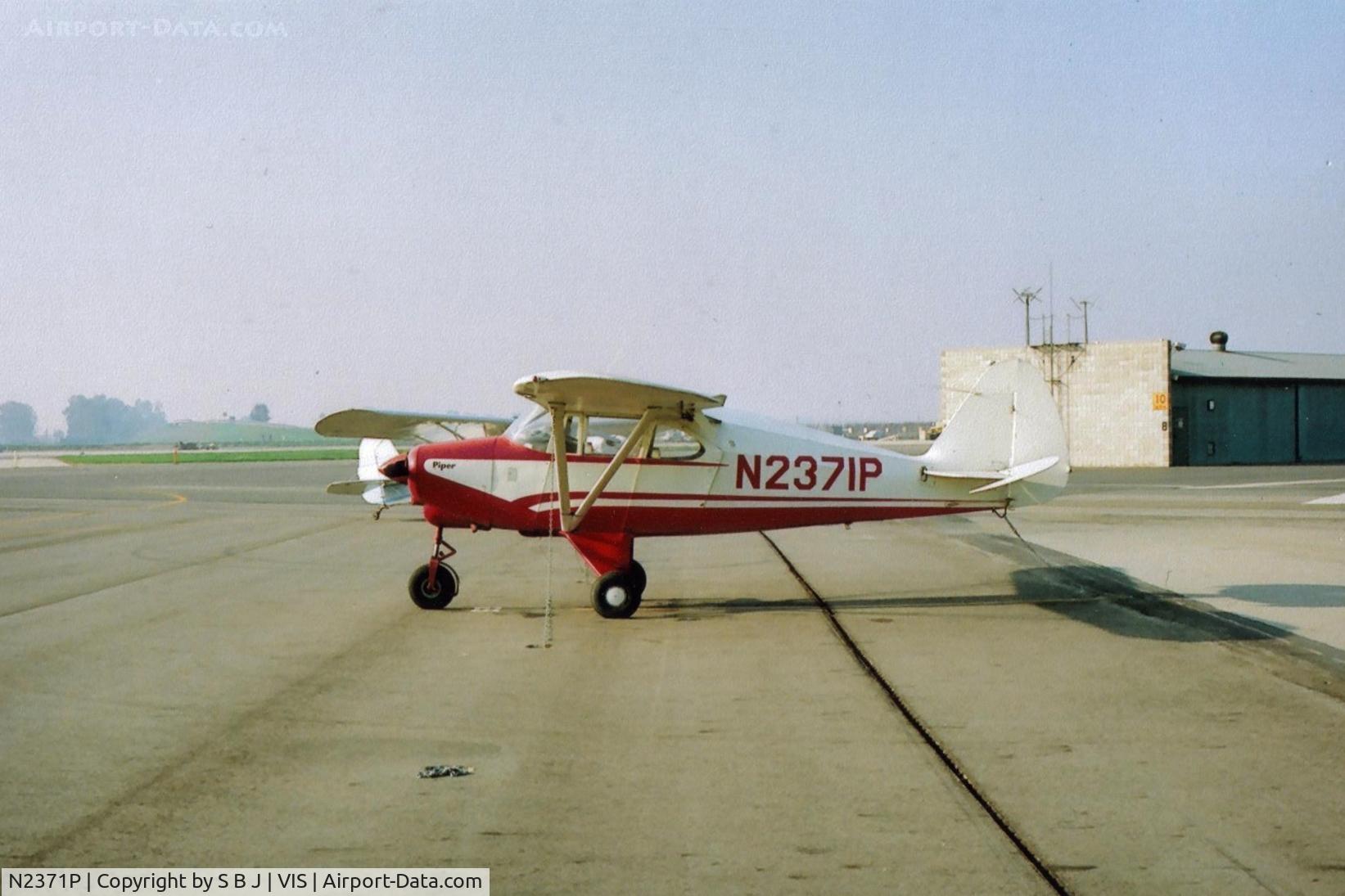 N2371P, 1955 Piper PA-22-150 Tri-Pacer C/N 22-2762, 71P at Visalia with view to the NW.