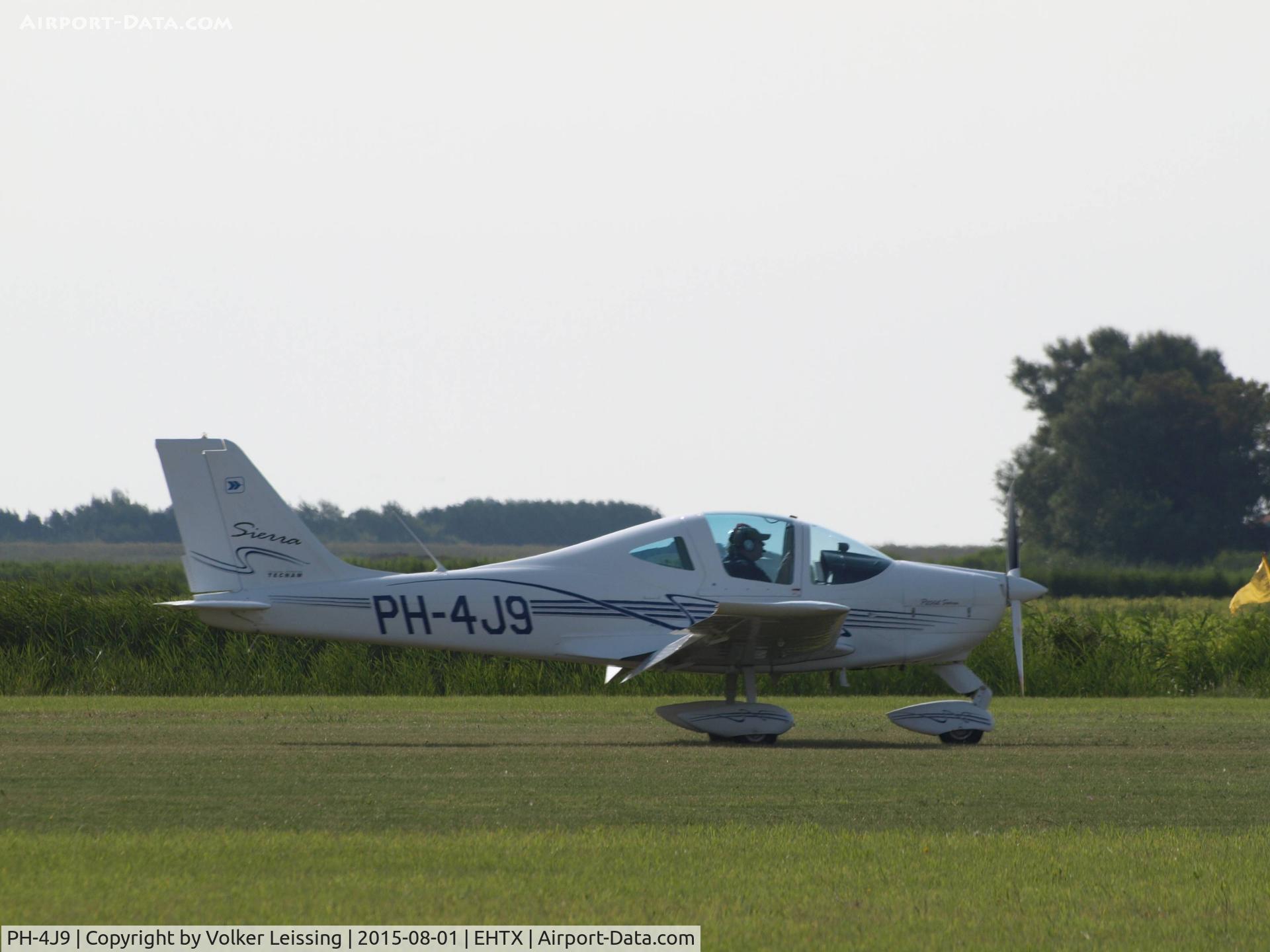 PH-4J9, 2011 Tecnam P-2002 Sierra C/N 484, landing