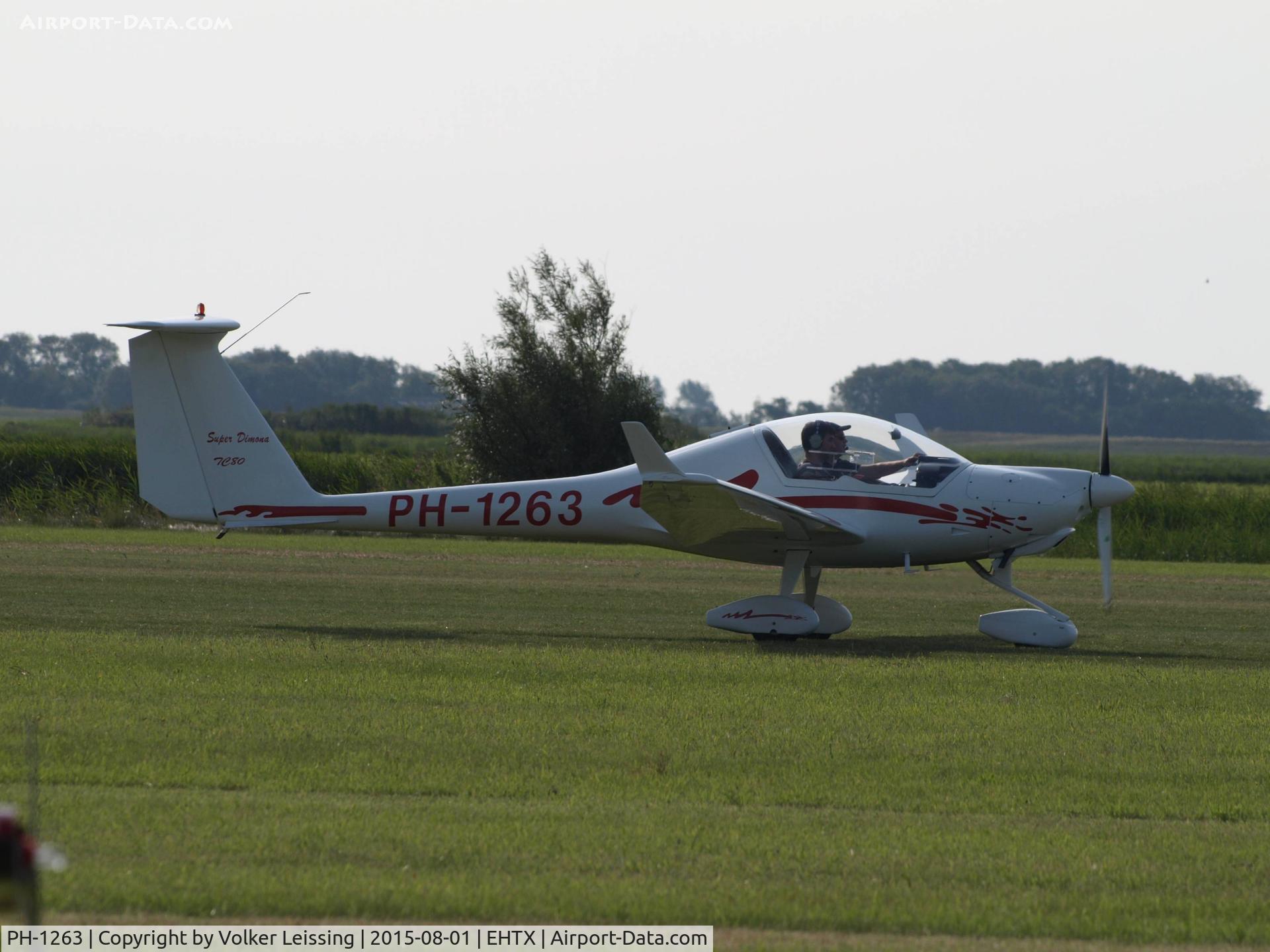 PH-1263, 2002 Diamond HK-36TC Super Dimona C/N 36711, landing