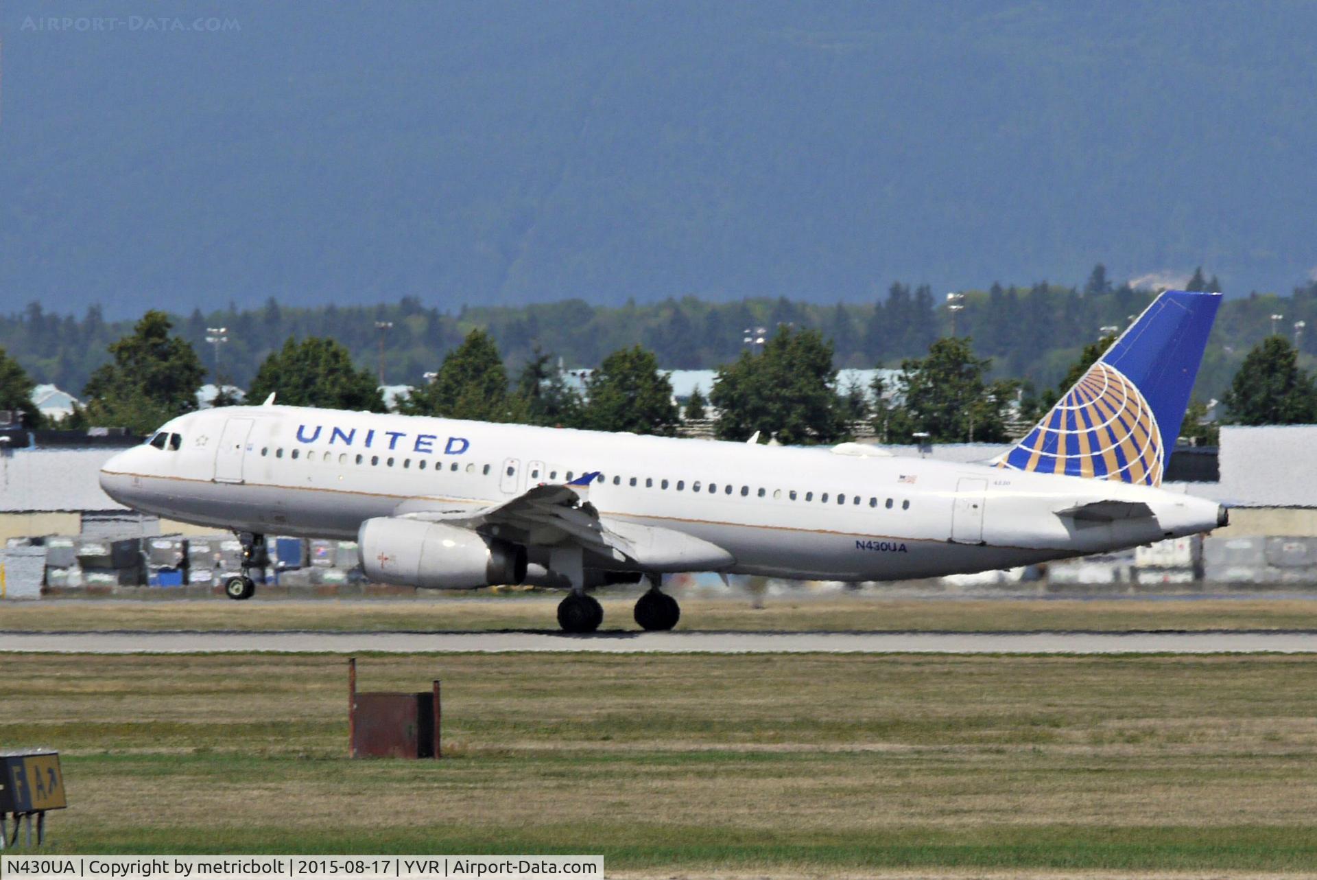 N430UA, 1996 Airbus A320-232 C/N 568, Arrival at YVR