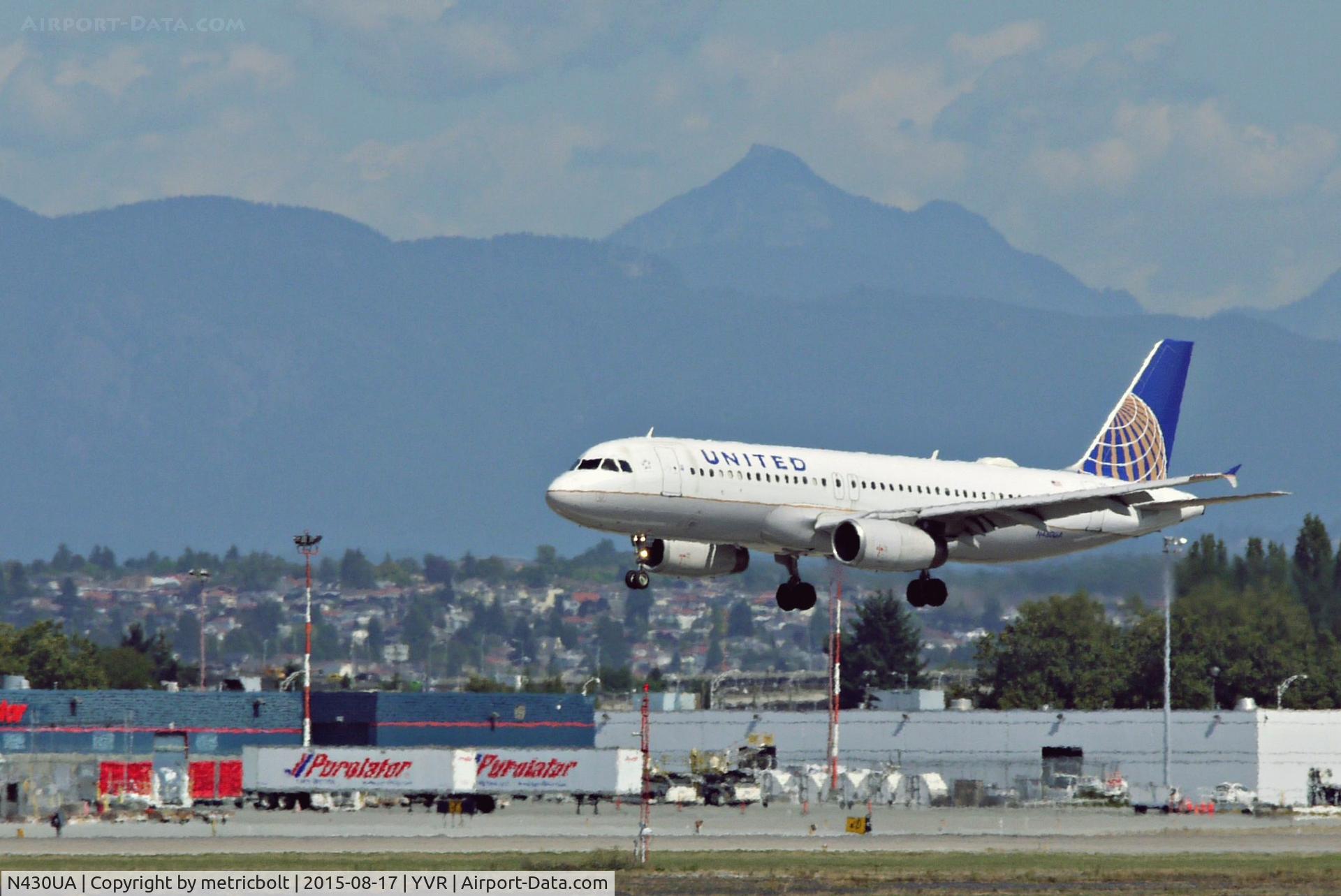 N430UA, 1996 Airbus A320-232 C/N 568, Arrival at YVR