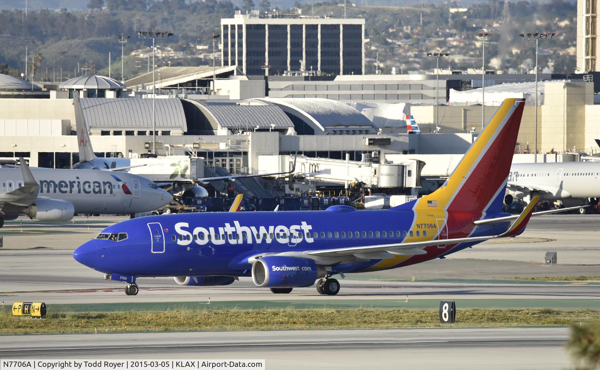 N7706A, 2004 Boeing 737-76N C/N 32661, Taxiing to gate at LAX