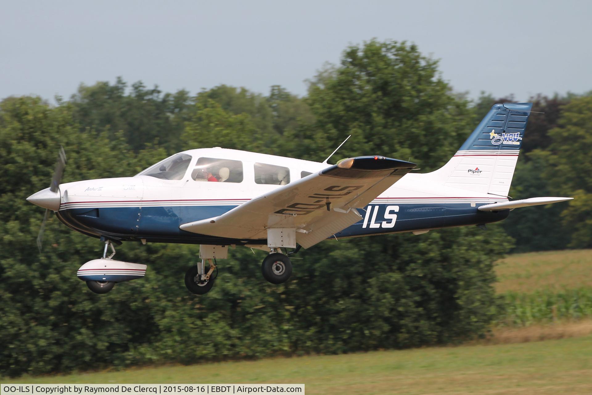 OO-ILS, Piper PA28-181 C/N 28-43432, Landing at Schaffen Oldtimer fly-in.