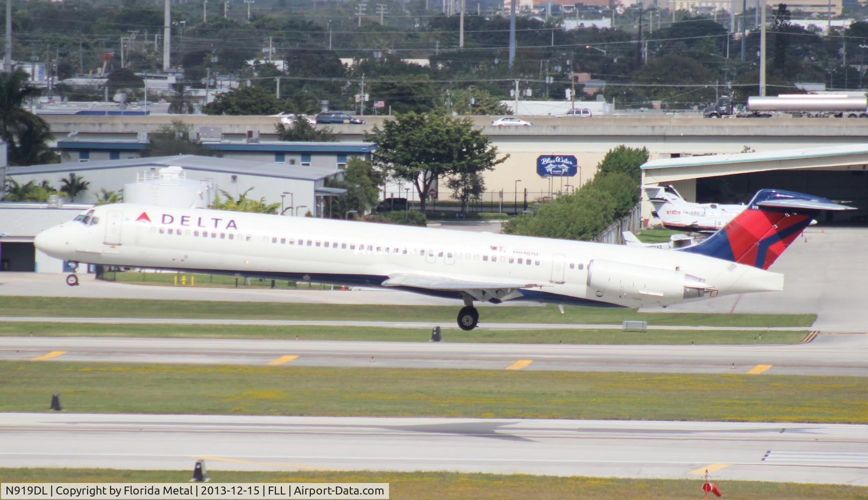 N919DL, 1988 McDonnell Douglas MD-88 C/N 49584, Delta