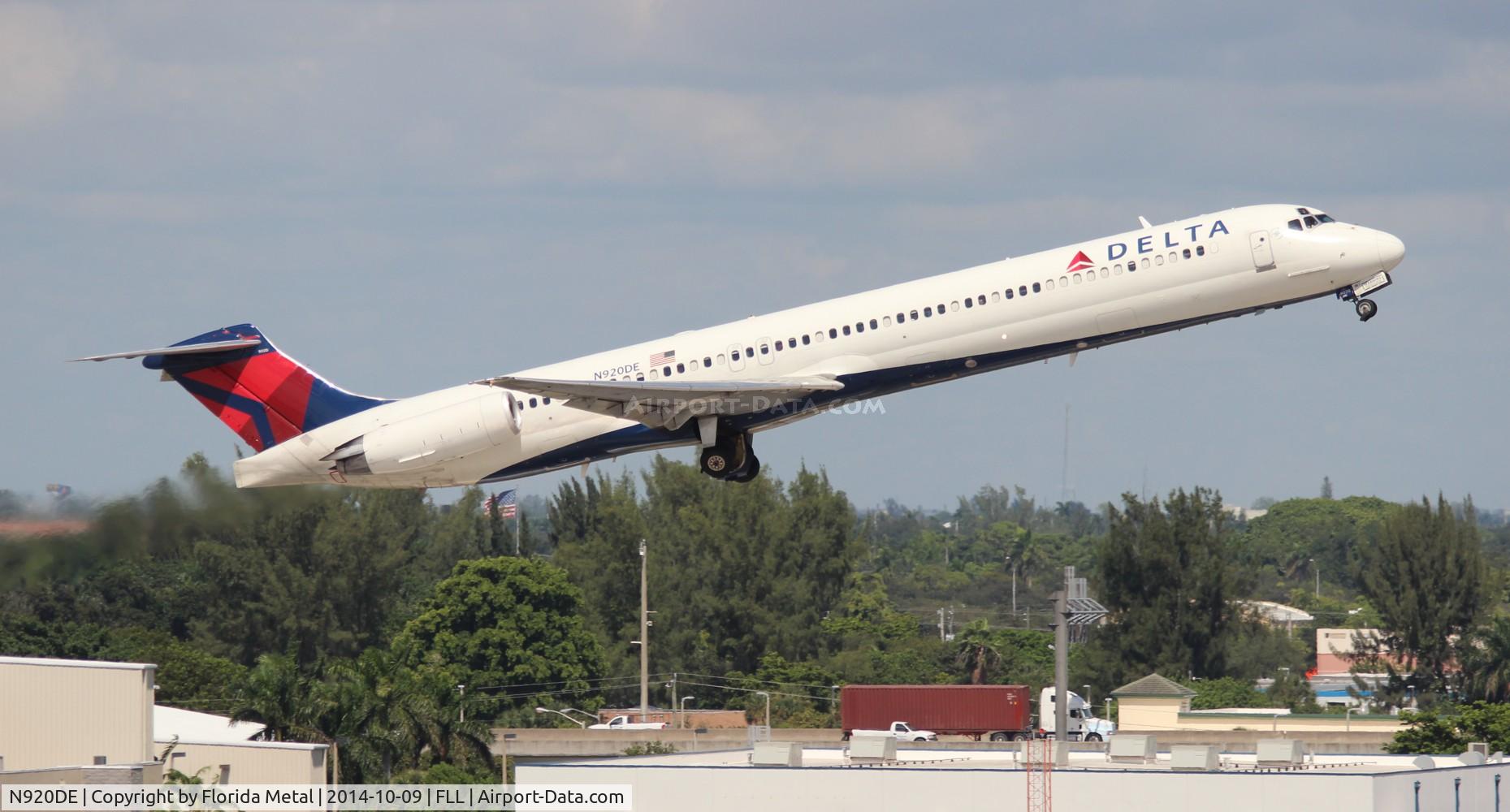N920DE, 1993 McDonnell Douglas MD-88 C/N 53423, Delta