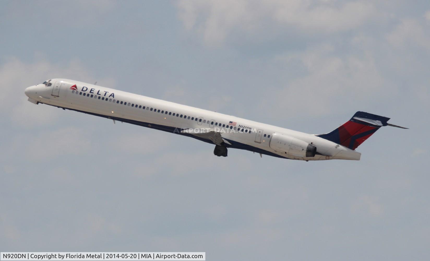 N920DN, 1997 McDonnell Douglas MD-90-30 C/N 53582, Delta