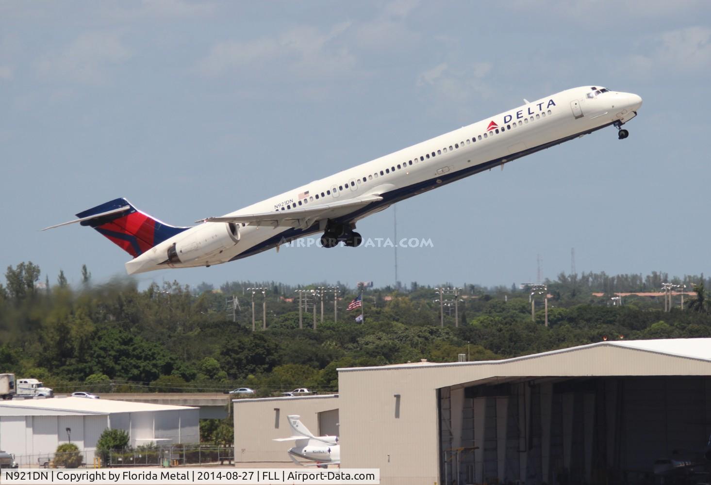N921DN, 1997 McDonnell Douglas MD-90-30 C/N 53583, Delta