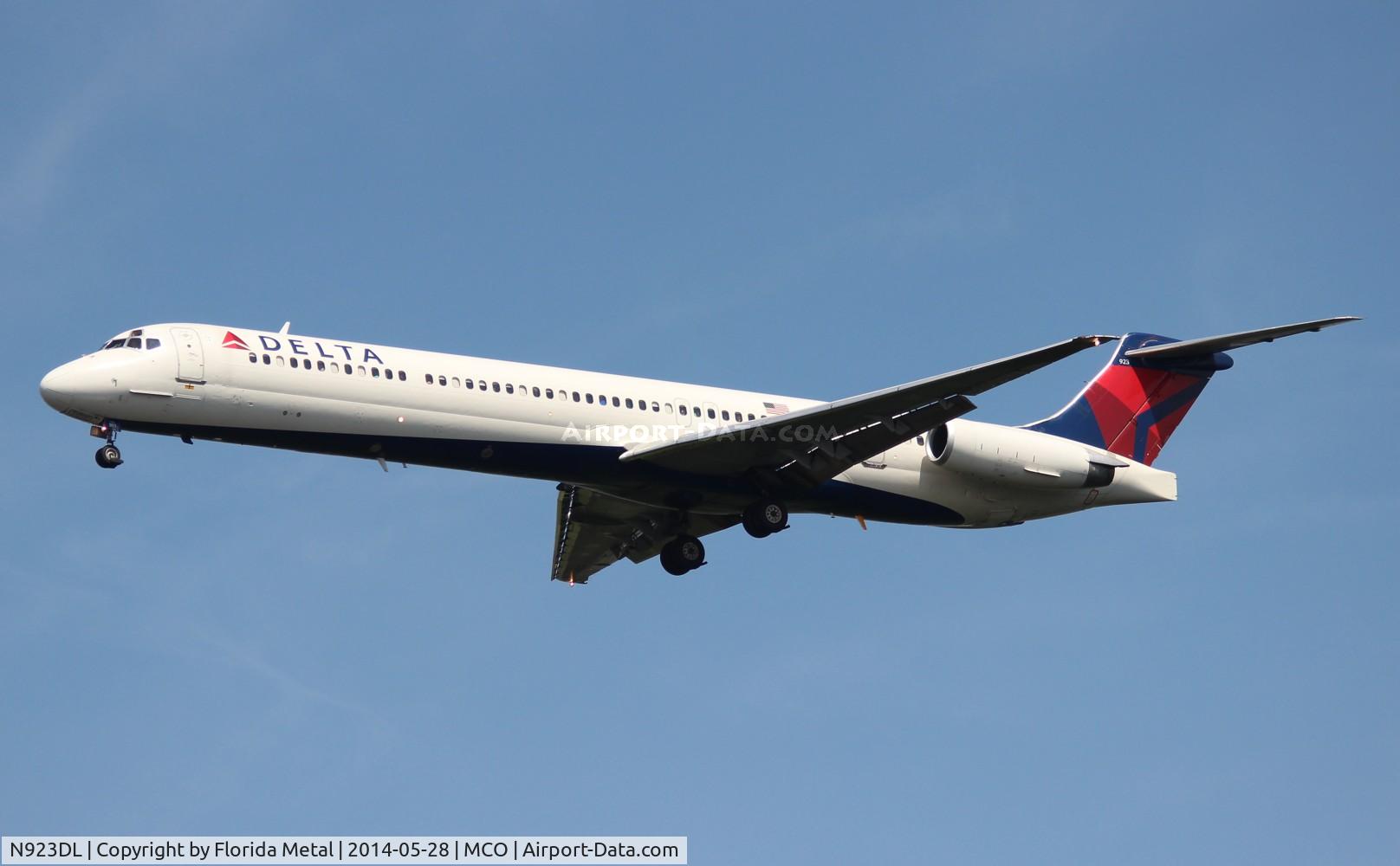N923DL, 1988 McDonnell Douglas MD-88 C/N 49705, Delta