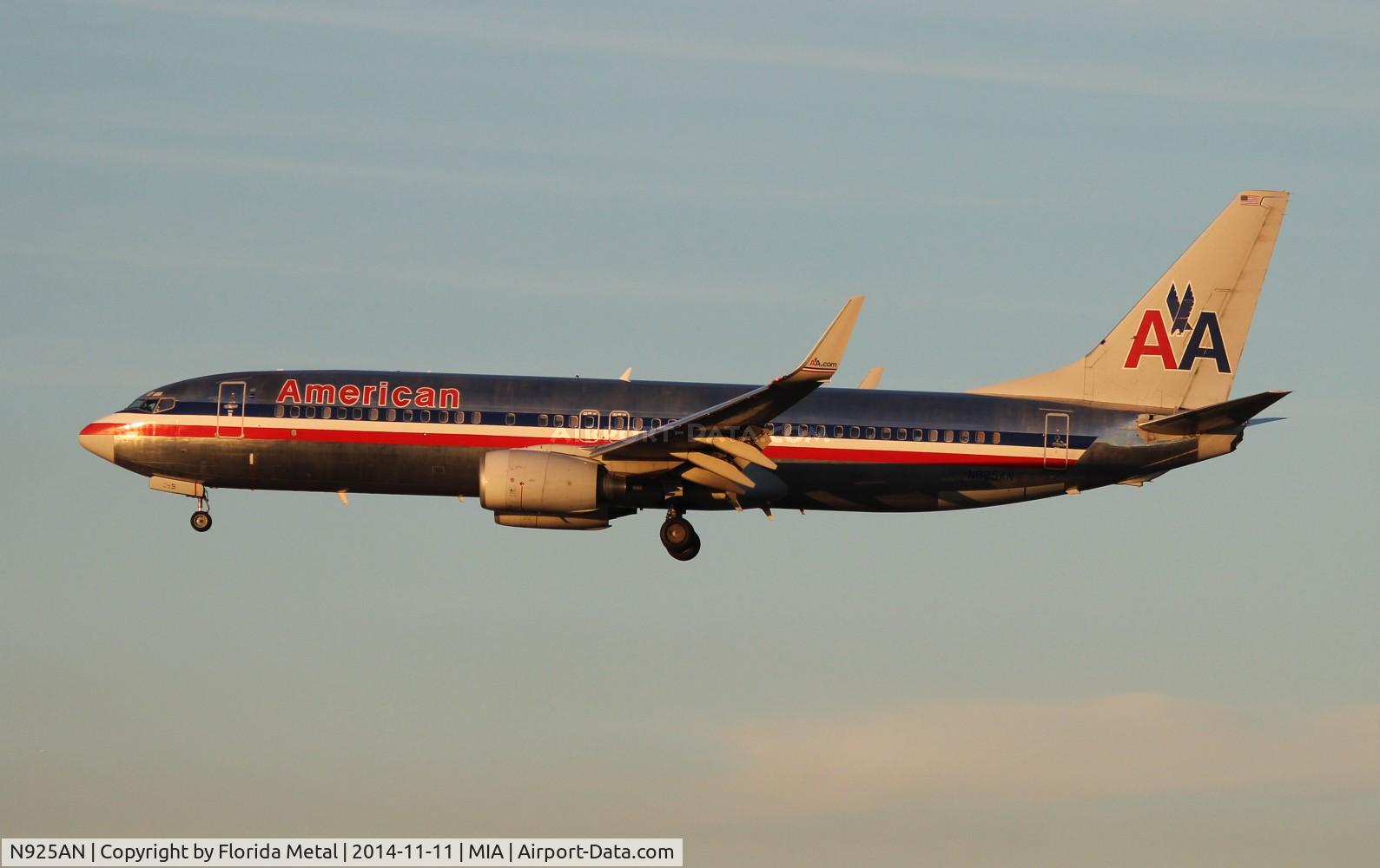 N925AN, 1999 Boeing 737-823 C/N 29526, American