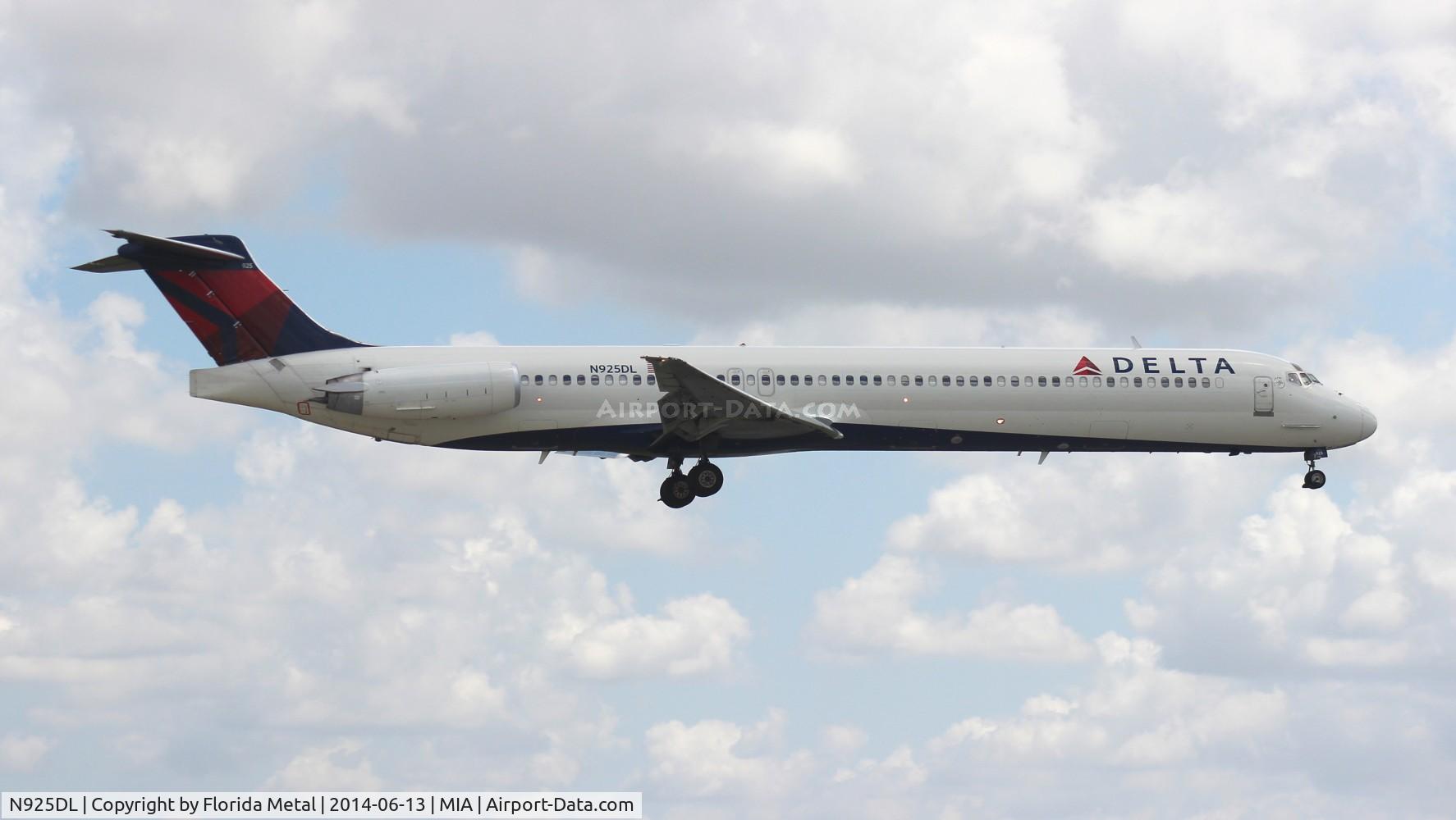 N925DL, 1988 McDonnell Douglas MD-88 C/N 49712, Delta