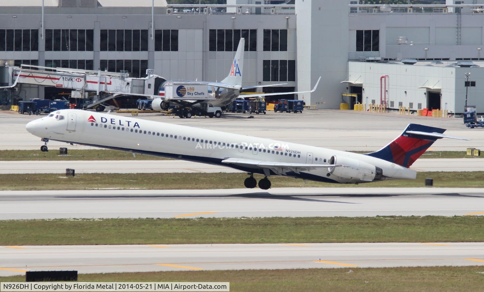N926DH, 1998 McDonnell Douglas MD-90-30 C/N 53588, Delta