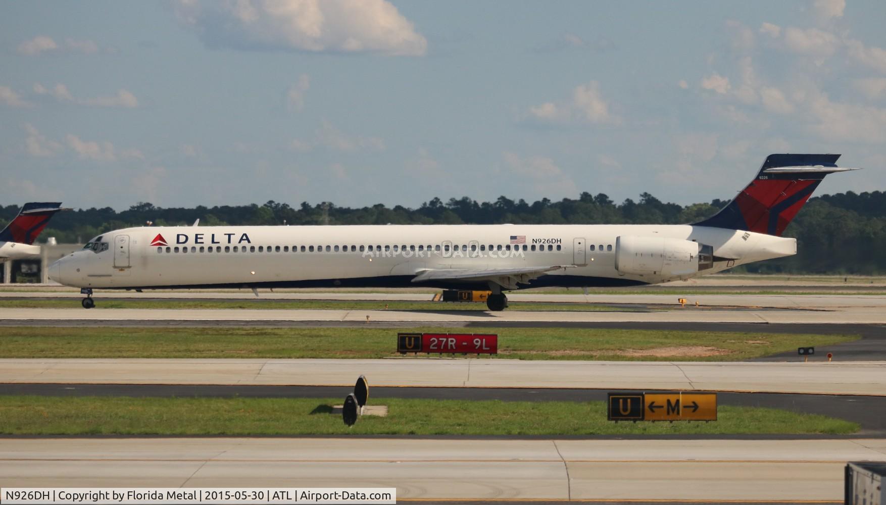 N926DH, 1998 McDonnell Douglas MD-90-30 C/N 53588, Delta
