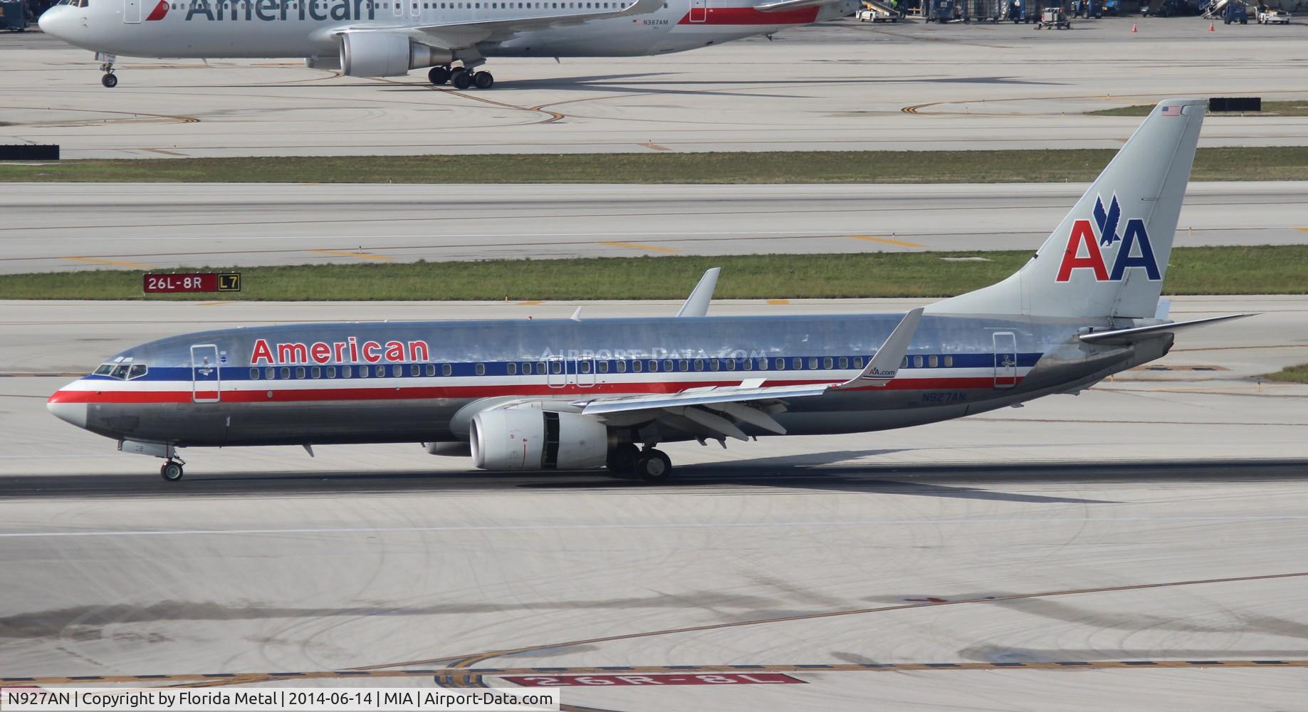 N927AN, 2000 Boeing 737-823 C/N 30077, American