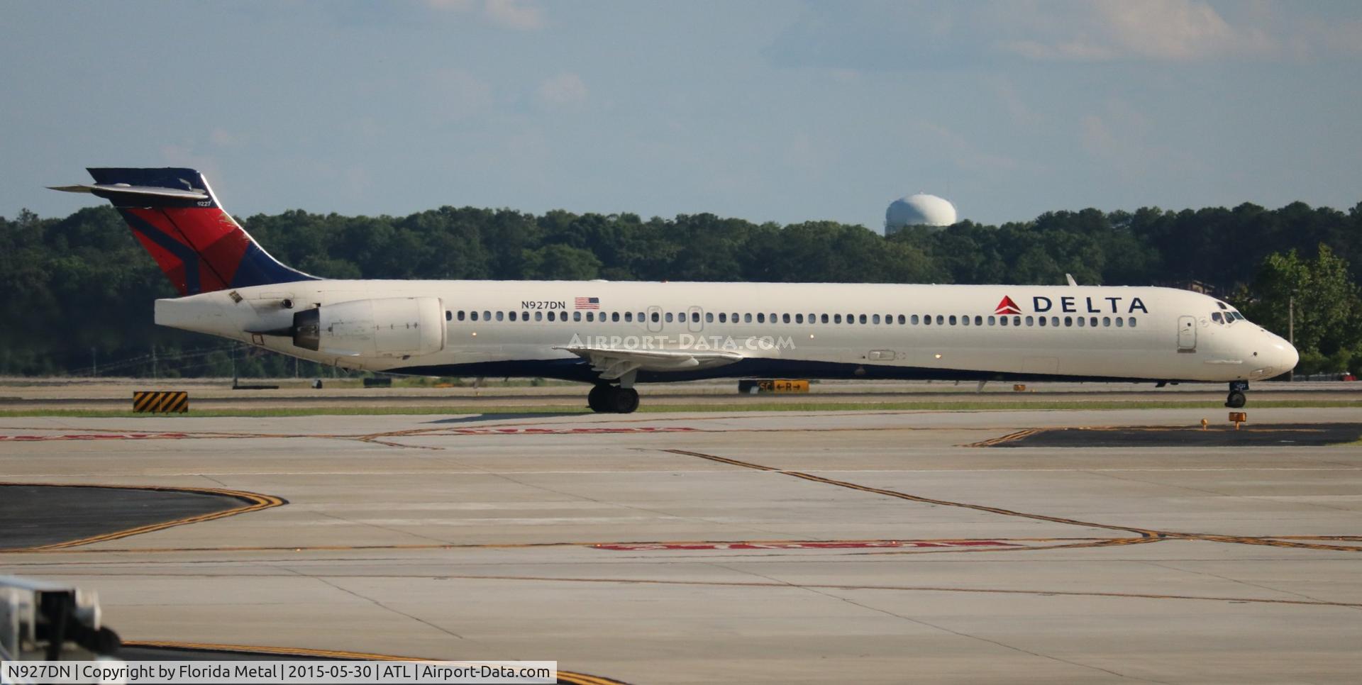 N927DN, 1999 McDonnell Douglas MD-90-30 C/N 53589, Delta
