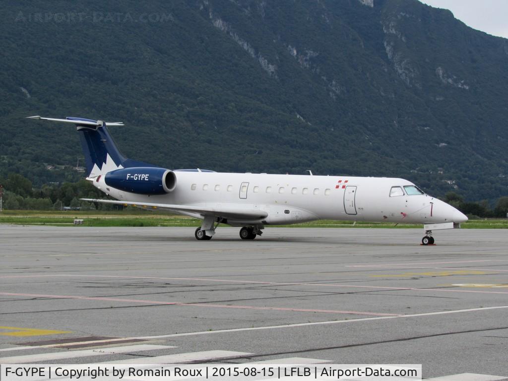 F-GYPE, 2001 Embraer ERJ-135LR (EMB-135LR) C/N 145492, Parked