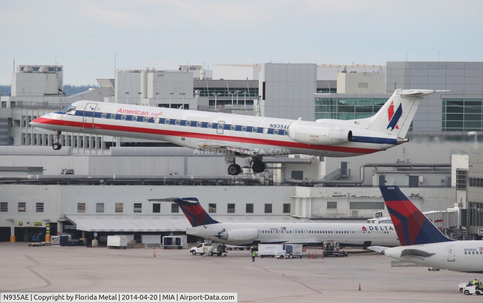 N935AE, 2005 Embraer ERJ-145LR (EMB-145LR) C/N 14500920, American Eagle