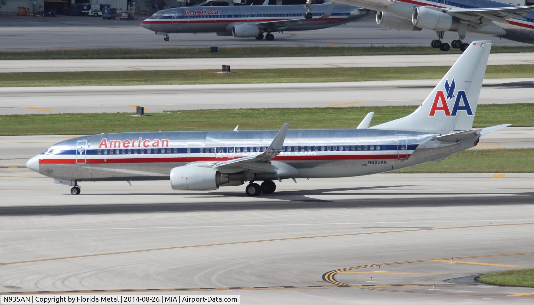 N935AN, 2000 Boeing 737-823 C/N 30081, American