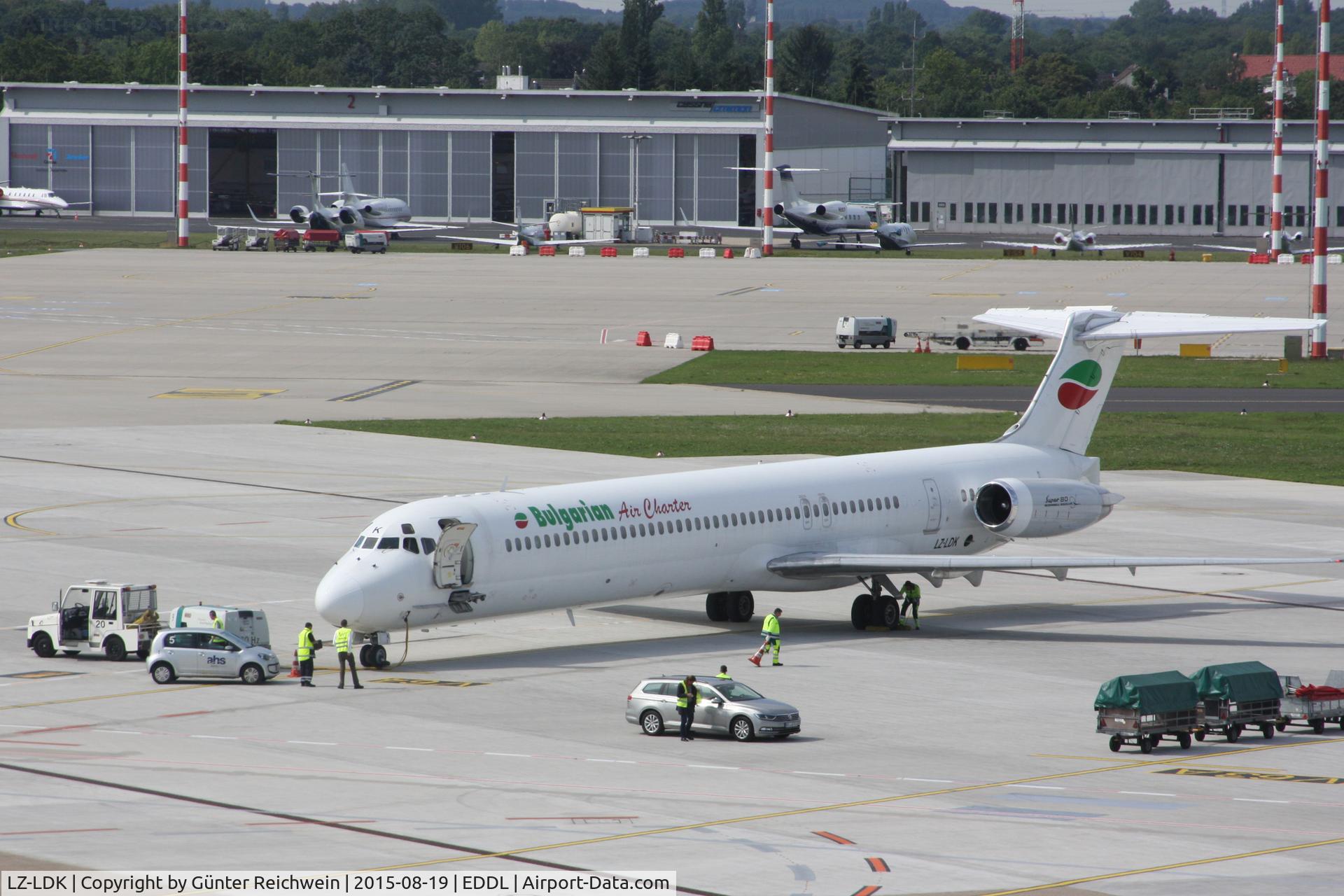 LZ-LDK, 1987 McDonnell Douglas MD-82 (DC-9-82) C/N 49432/1378, Handling at Düsseldorf Airport Terminal C