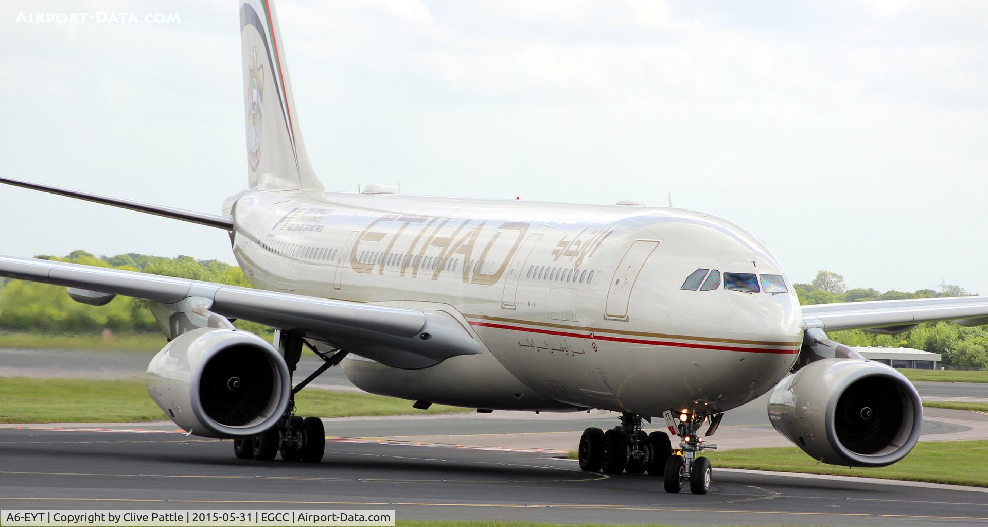 A6-EYT, 2013 Airbus A330-243 C/N 1486, Manchester EGCC action