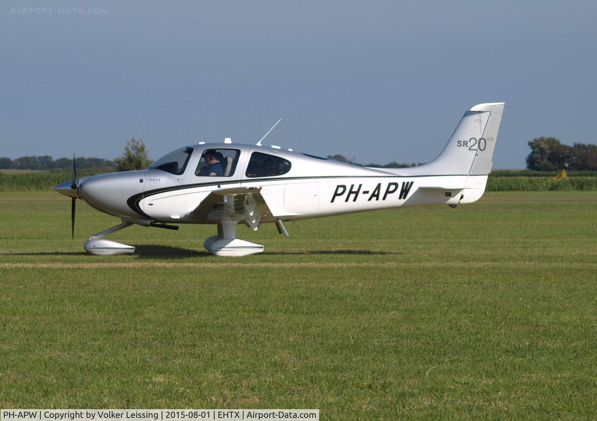 PH-APW, 2012 Cirrus SR20 GTS C/N 2149, taxi to rwy after airshow