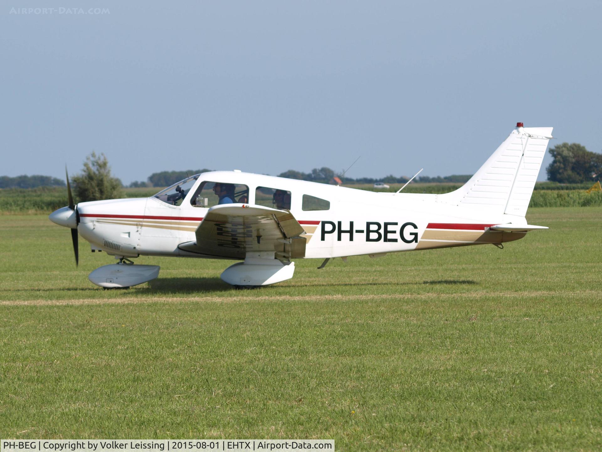 PH-BEG, 1978 Piper PA-28-181 Cherokee Archer II C/N 28-7890419, taxi to rwy after airshow
