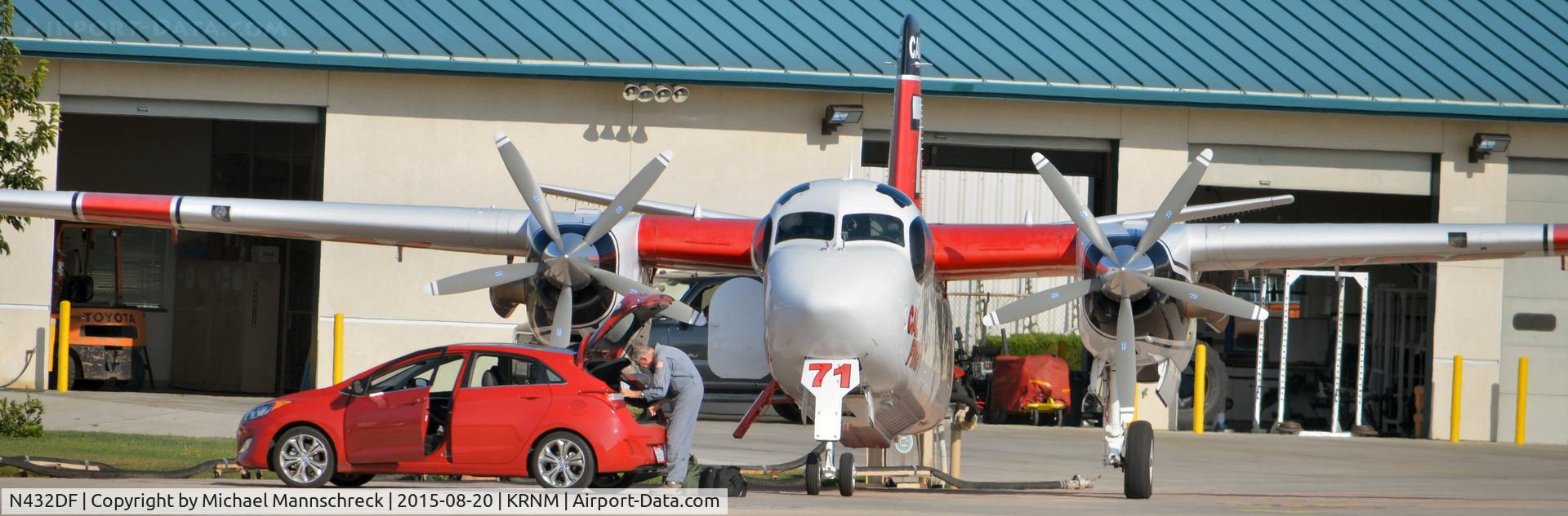 N432DF, Marsh Aviation S-2F3AT C/N 149268, Parked waiting for a Call
