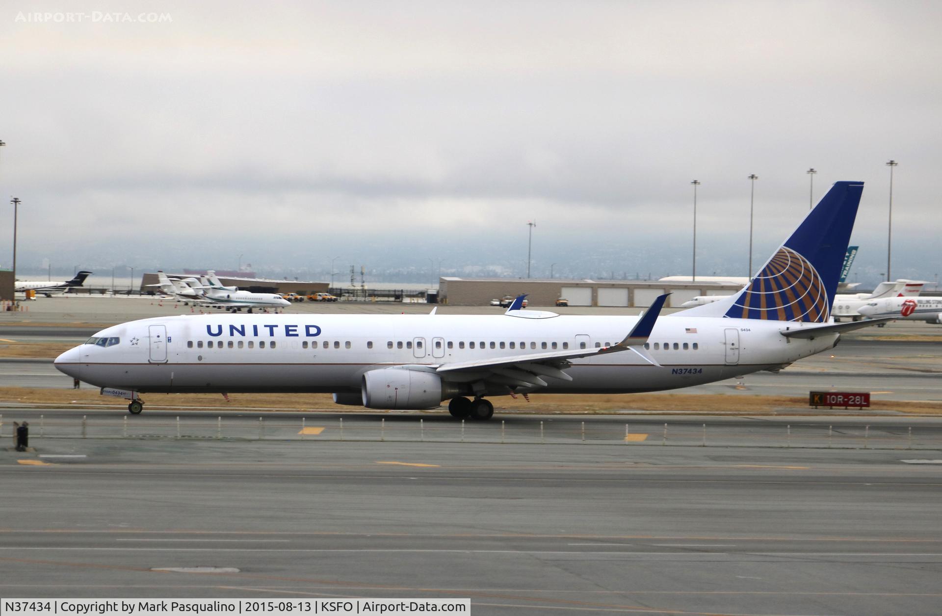 N37434, 2009 Boeing 737-924/ER C/N 33528, Boeing 737-900ER