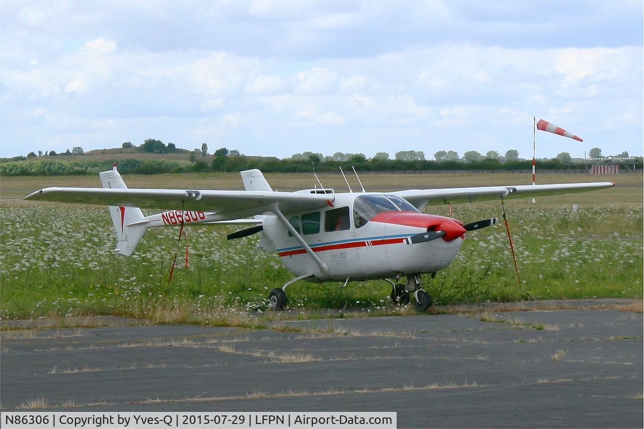 N86306, 1969 Cessna 337D Super Skymaster C/N 337-1148, Cessna 337D Super Skymaster, Parked at Toussus-Le-Noble airport (LFPN-TNF)
