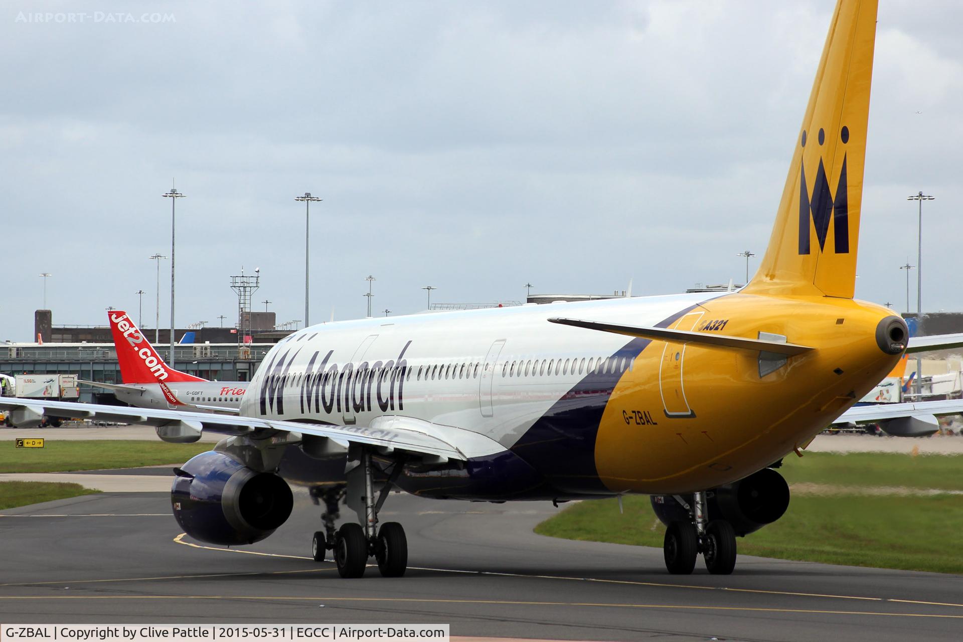 G-ZBAL, 2008 Airbus A321-231 C/N 3522, EGCC action