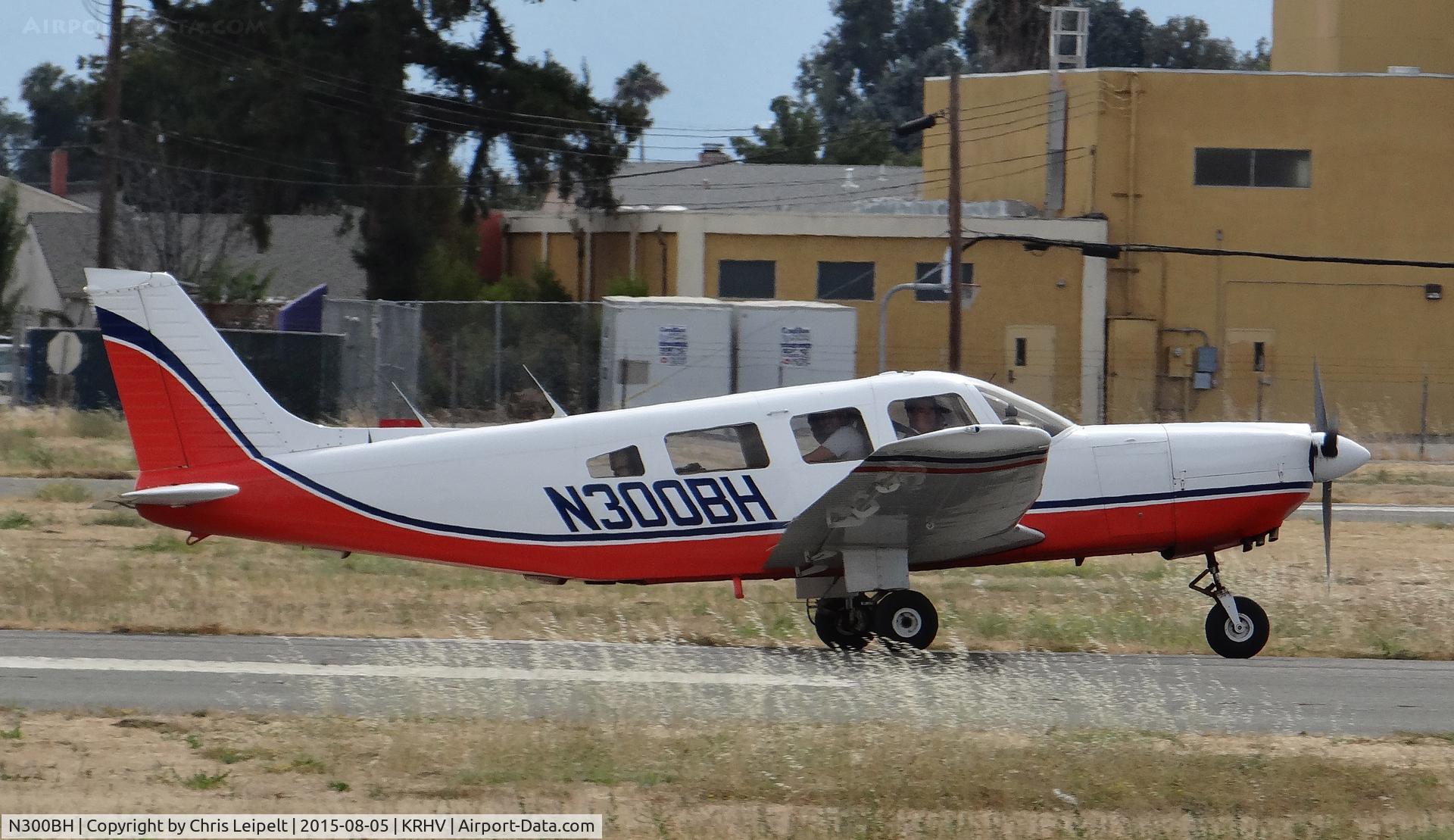 N300BH, 1980 Piper PA-32-301 Saratoga C/N 32-8006011, Green Valley Corp. (San Jose, CA) 1980 Piper Saratoga landing runway 31R at Reid Hillview Airport, CA.