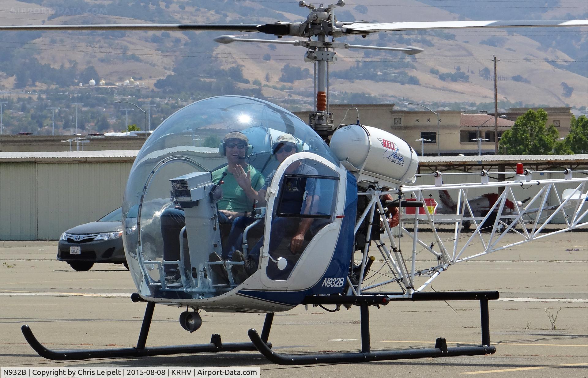 N932B, 1953 Bell 47G C/N 665-1, A locally based 1953 Bell 47G with the pilots having a good time at Reid Hillview Airport, CA. Thanks for the wave!