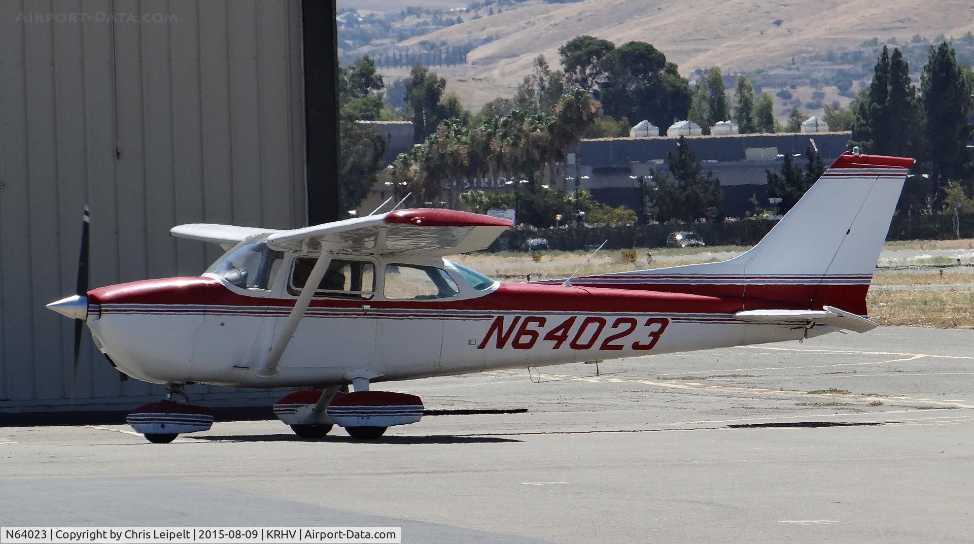 N64023, 1975 Cessna 172M C/N 17264969, A locally based 1975 Cessna 172M taxing to its tie down after landing at Reid Hillview Airport, CA.