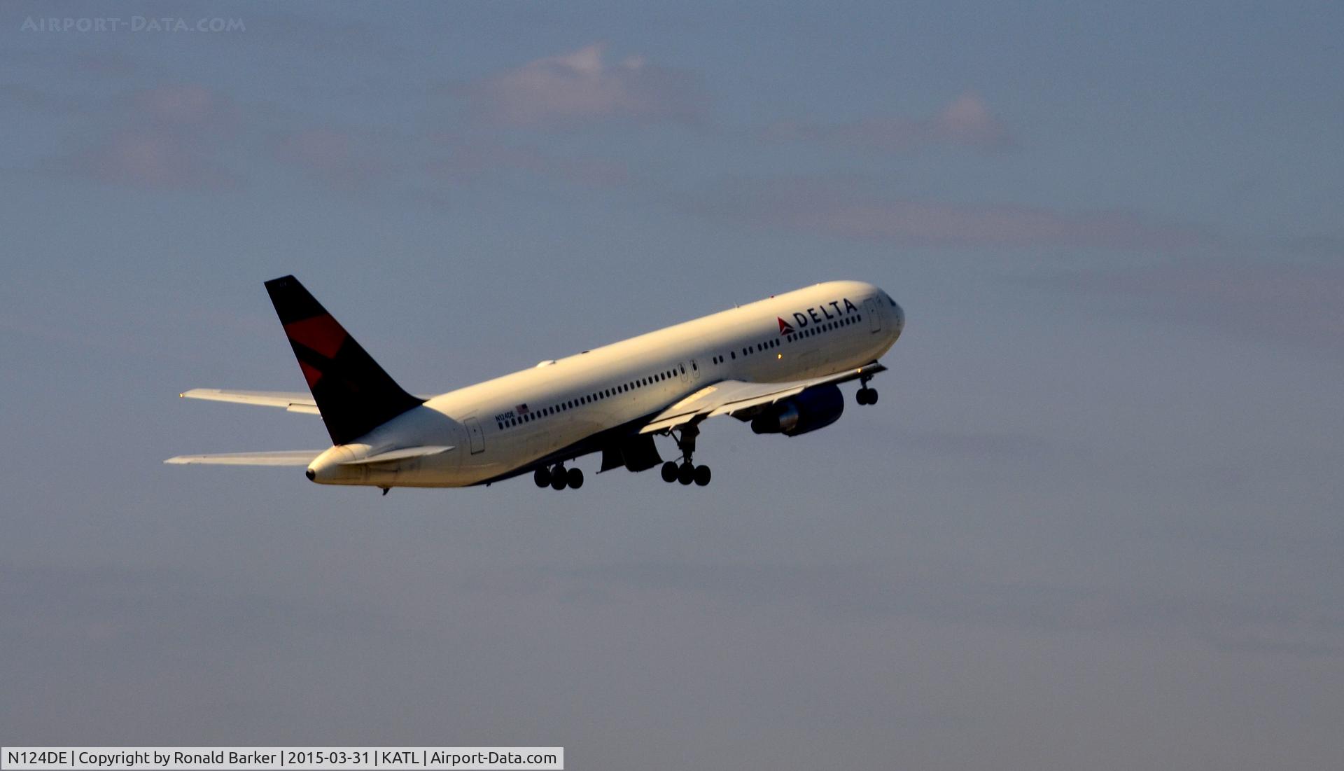 N124DE, 1987 Boeing 767-332 C/N 23438, Takeoff Atlanta
