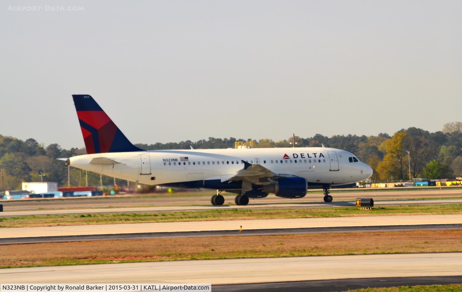 N323NB, 2001 Airbus A319-114 C/N 1453, Taxi Atlanta