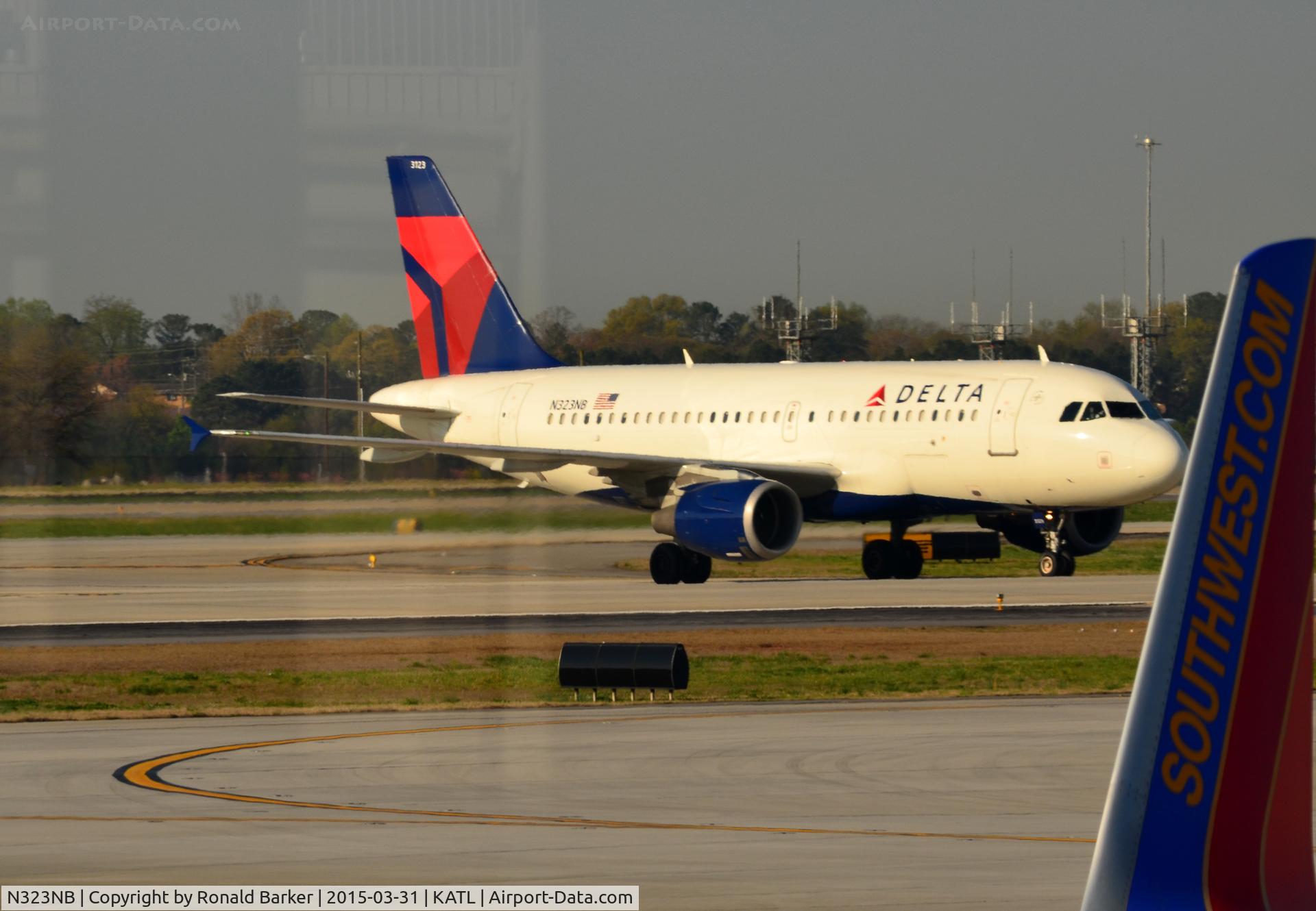 N323NB, 2001 Airbus A319-114 C/N 1453, Taxi Atlanta