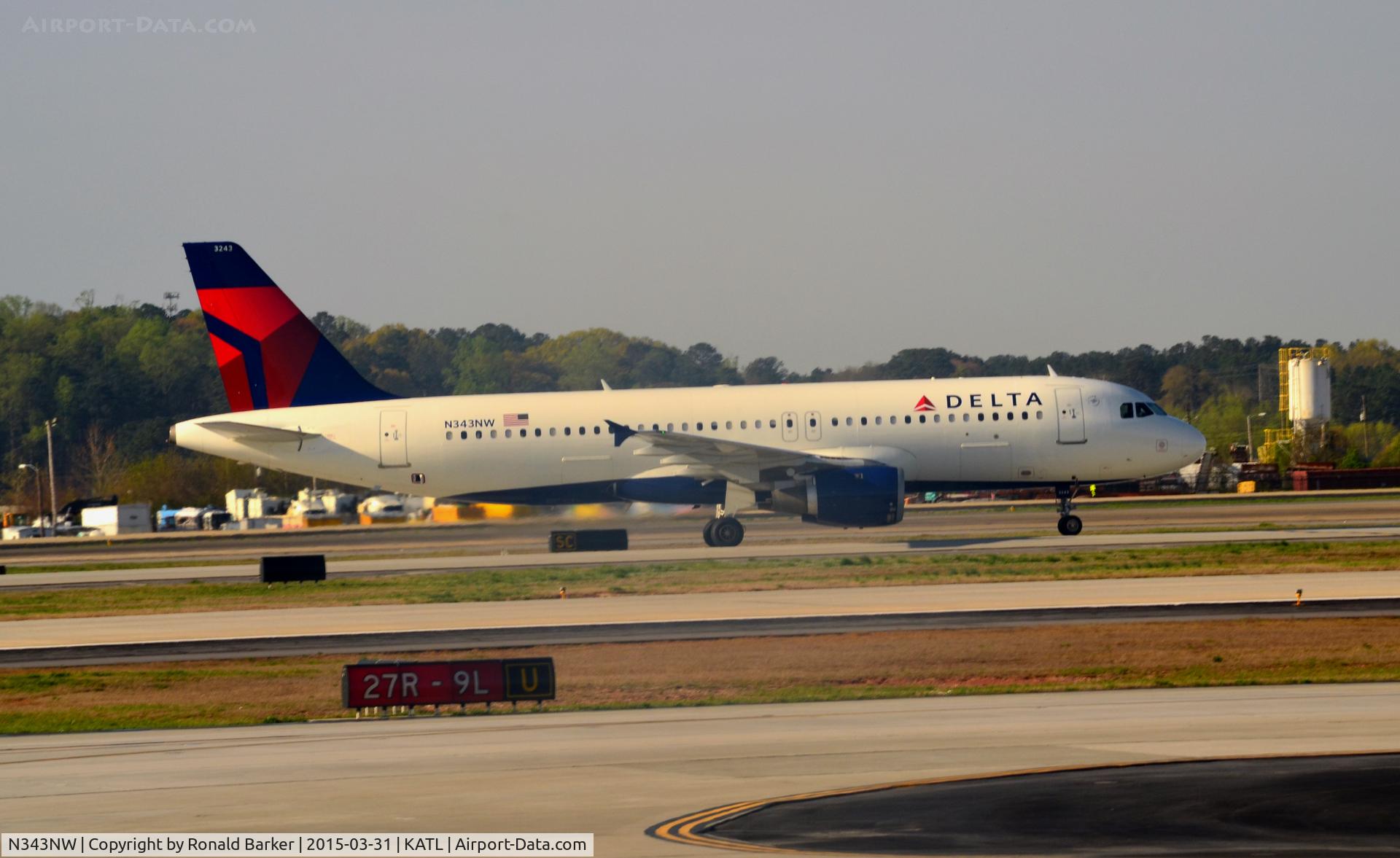 N343NW, 1993 Airbus A320-212 C/N 387, Landing Atlanta
