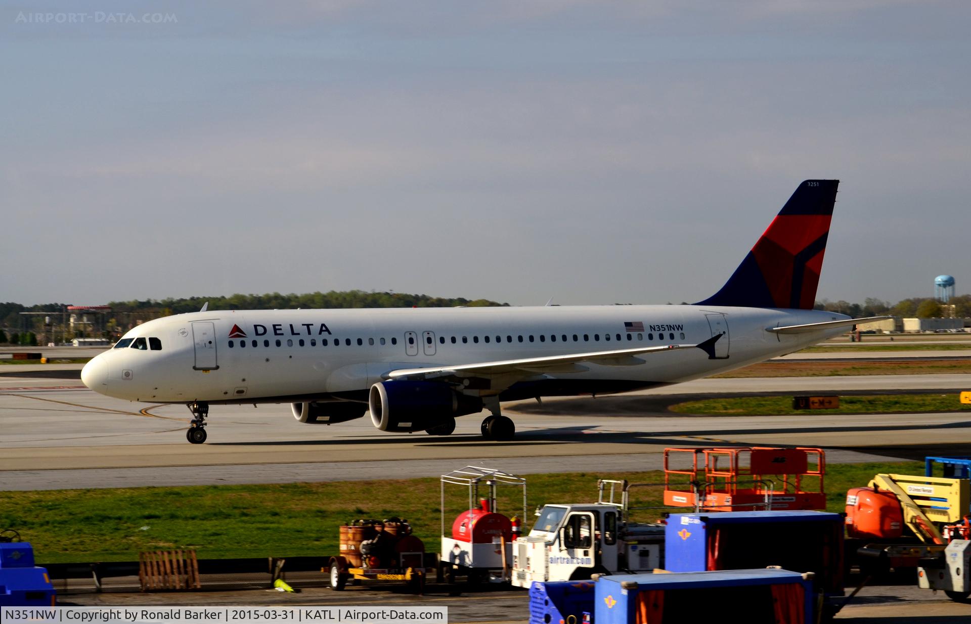 N351NW, 1997 Airbus A320-212 C/N 766, Taxi Atlanta