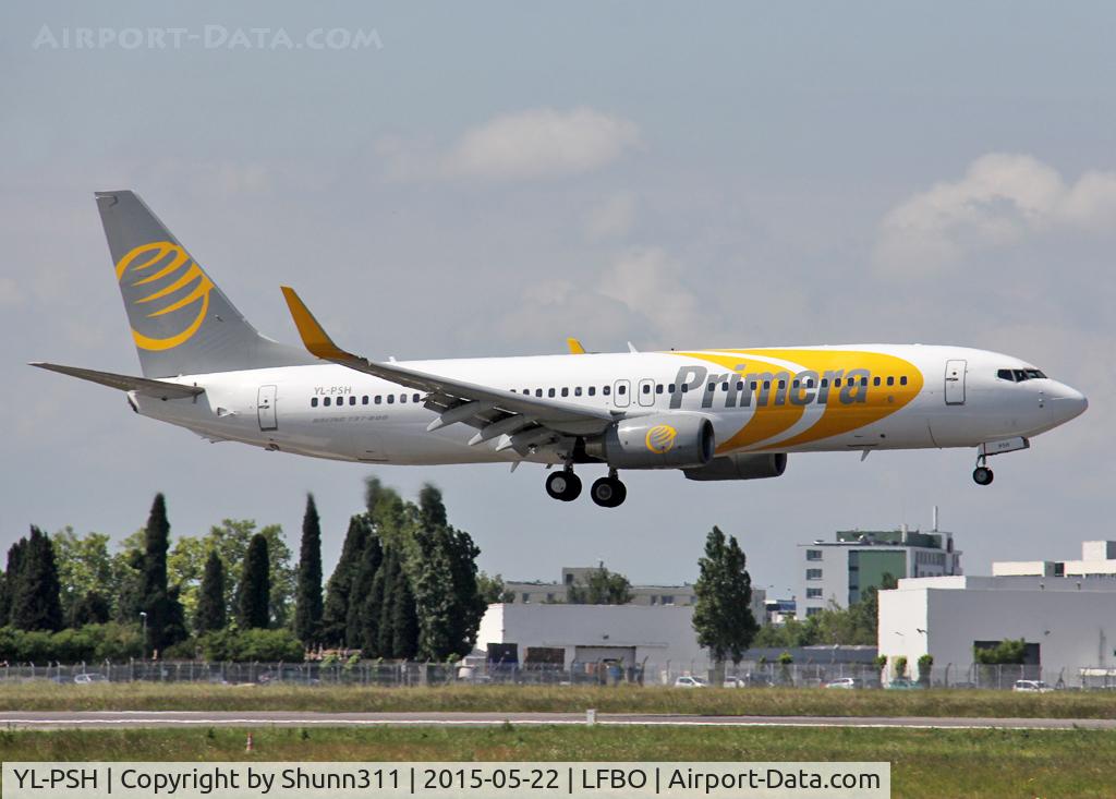 YL-PSH, 2005 Boeing 737-86N C/N 34247, Landing rwy 32R