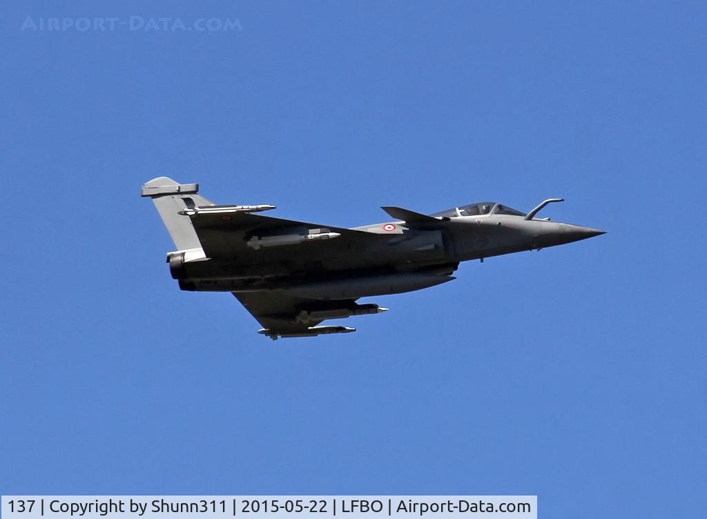 137, Dassault Rafale C C/N 137, Passing above rwy 32L for exercice...
