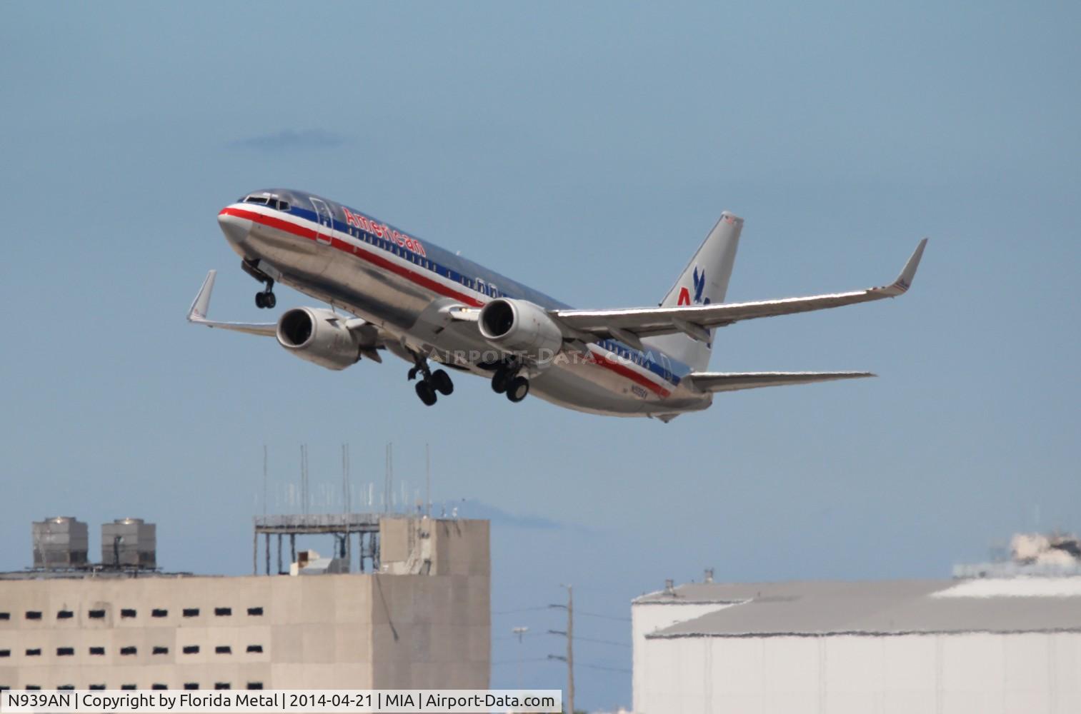 N939AN, 2000 Boeing 737-823 C/N 30083, American