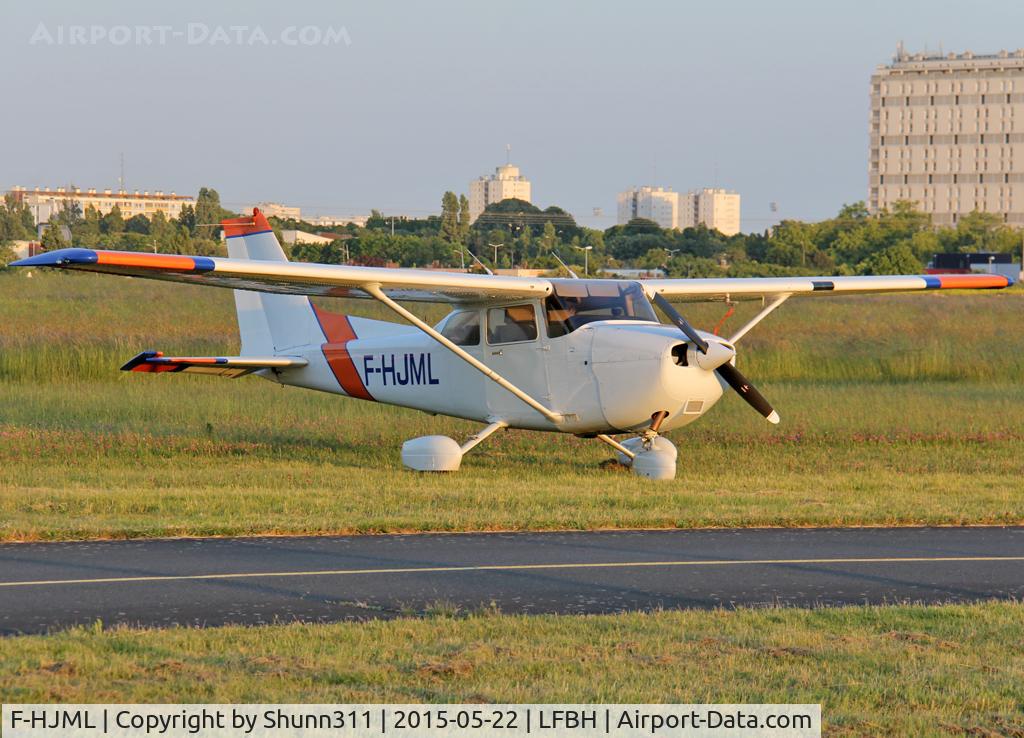 F-HJML, Cessna 172R C/N 17280957, Parked on the grass...