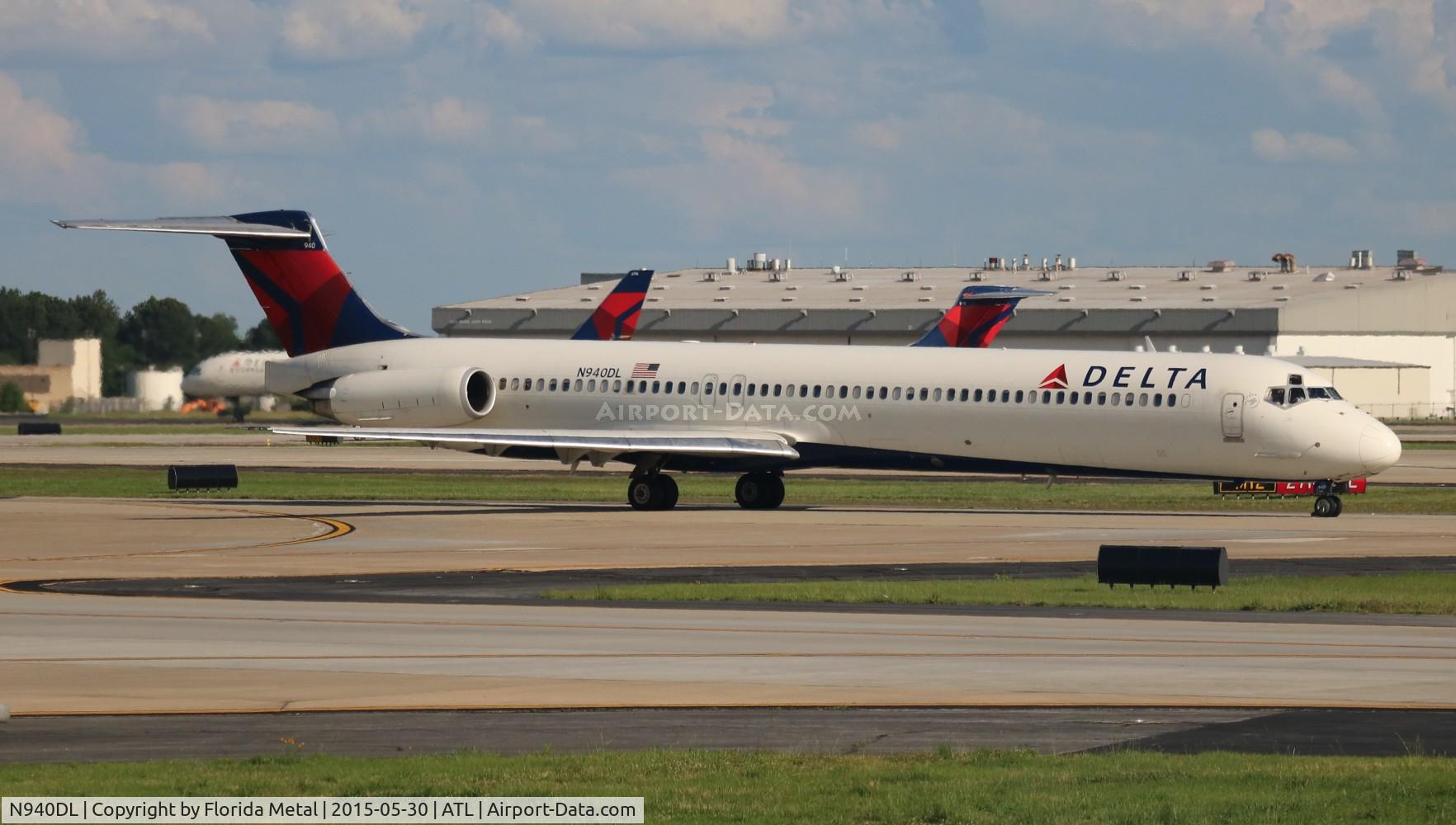 N940DL, 1989 McDonnell Douglas MD-88 C/N 49813, Delta MD-88