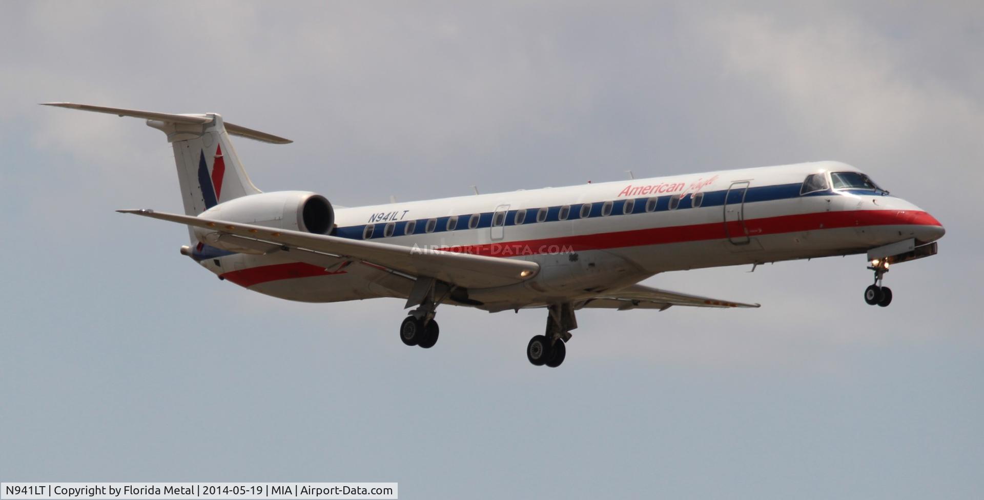 N941LT, 2005 Embraer ERJ-145LR (EMB-145LR) C/N 14500926, American Eagle