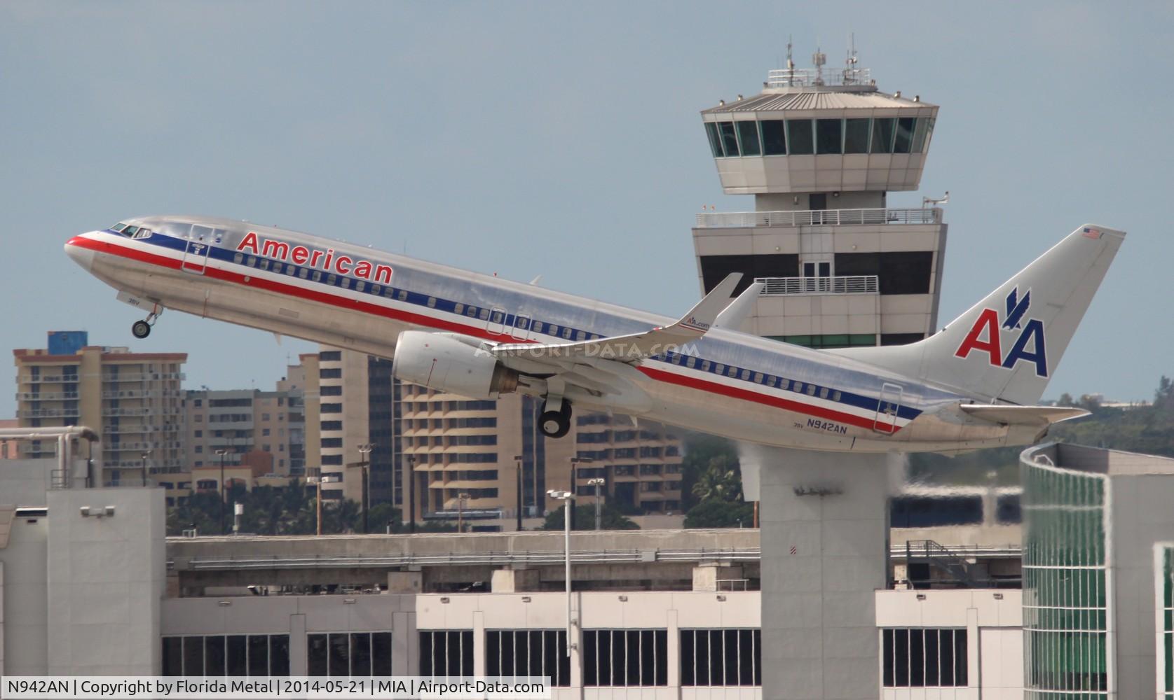 N942AN, 2000 Boeing 737-823 C/N 30084, American